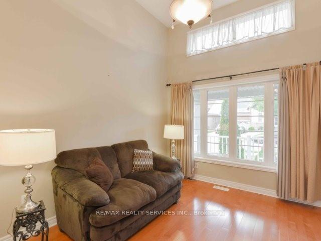 Photo 4 of 106 Pennyroyal Crescent, Brampton, Bramalea North Industrial — HOMEH