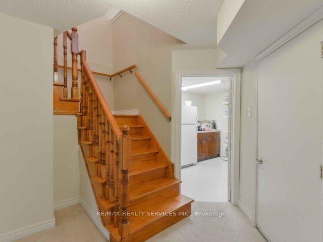 Photo 13 of 106 Pennyroyal Crescent, Brampton, Bramalea North Industrial — HOMEH