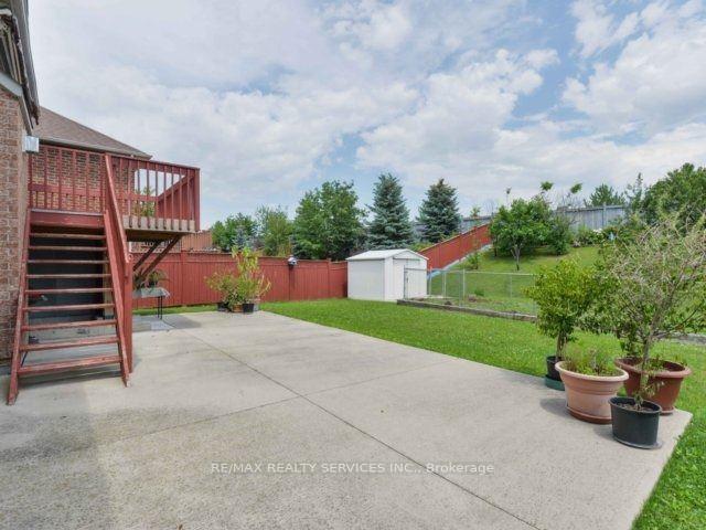Photo 14 of 106 Pennyroyal Crescent, Brampton, Bramalea North Industrial — HOMEH