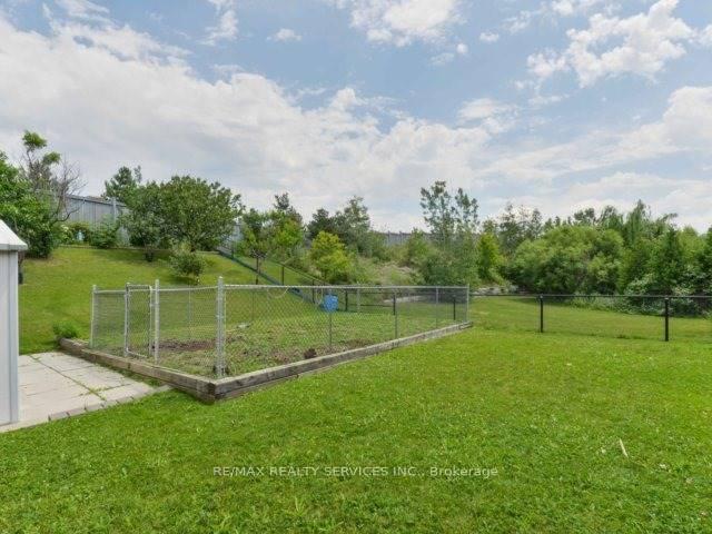 Photo 15 of 106 Pennyroyal Crescent, Brampton, Bramalea North Industrial — HOMEH