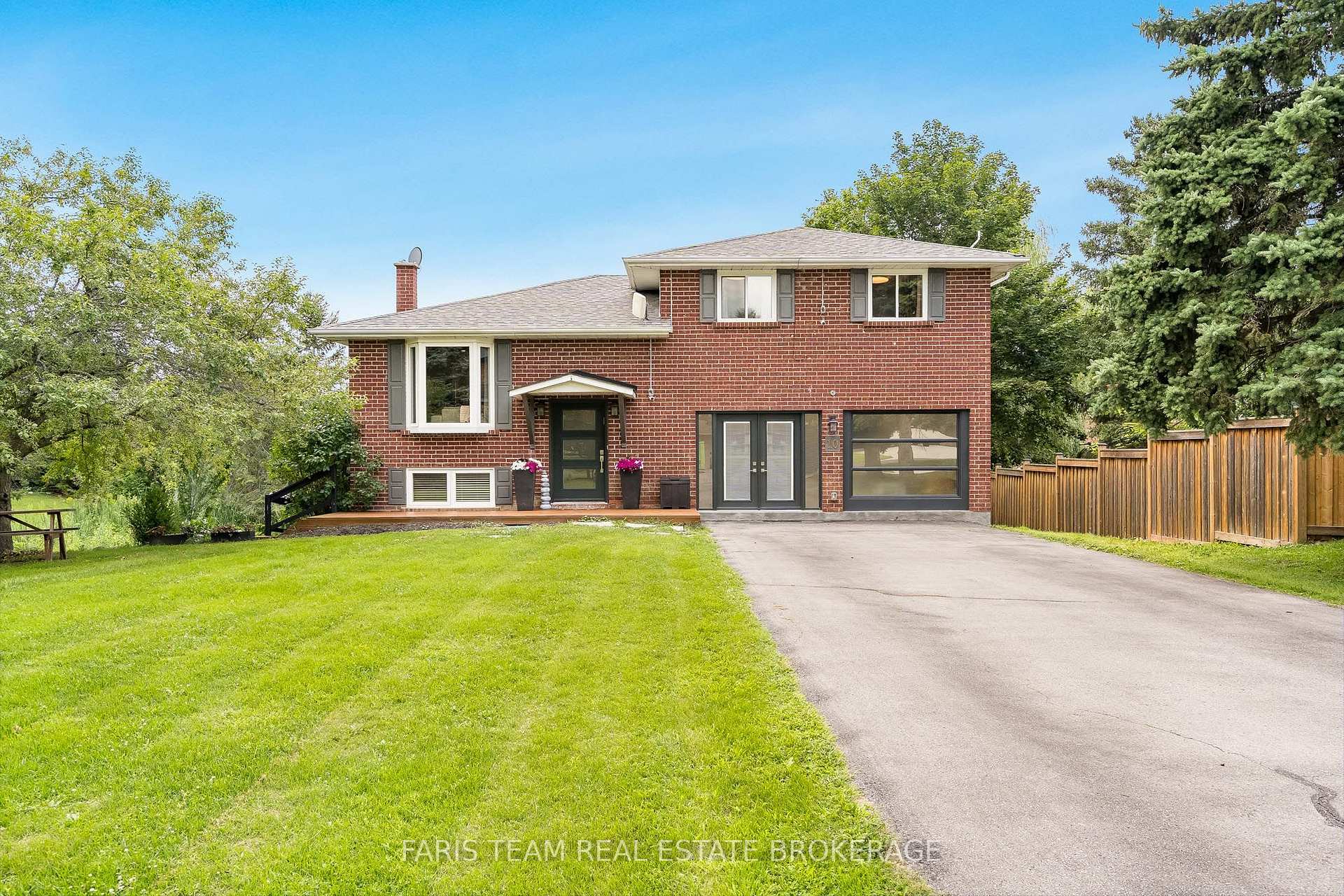 Photo 1 of 10 Catherine Street, Adjala-Tosorontio, Loretto — HOMEH