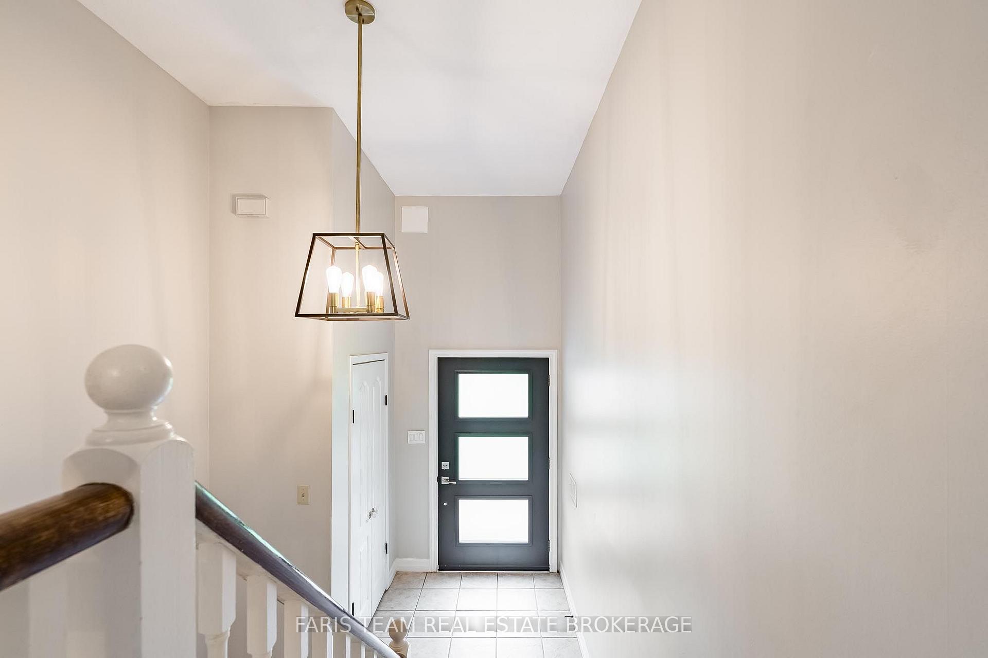 Photo 5 of 10 Catherine Street, Adjala-Tosorontio, Loretto — HOMEH