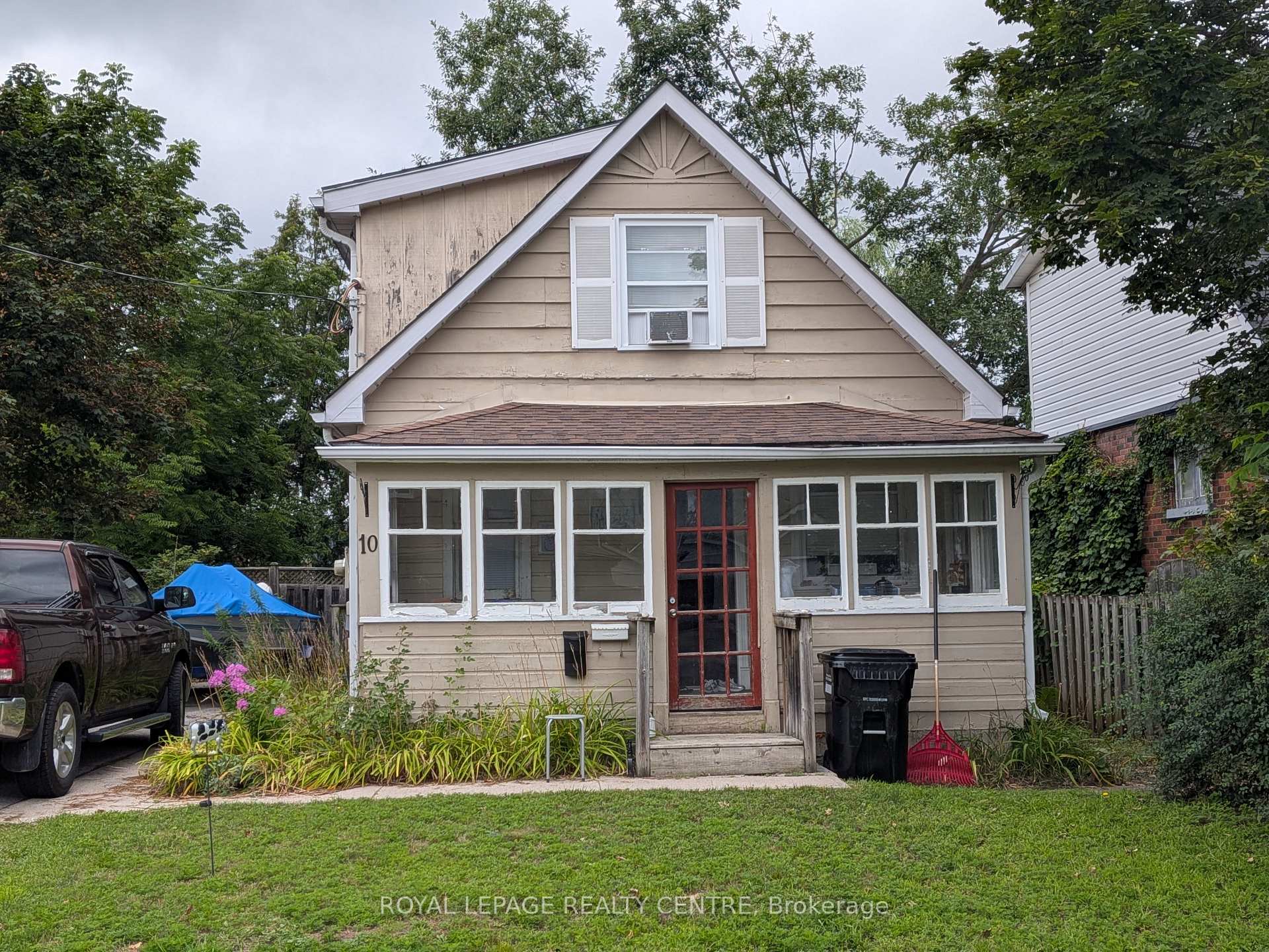 Photo 2 of 10 Dufferin Street, Barrie, Sanford — HOMEH