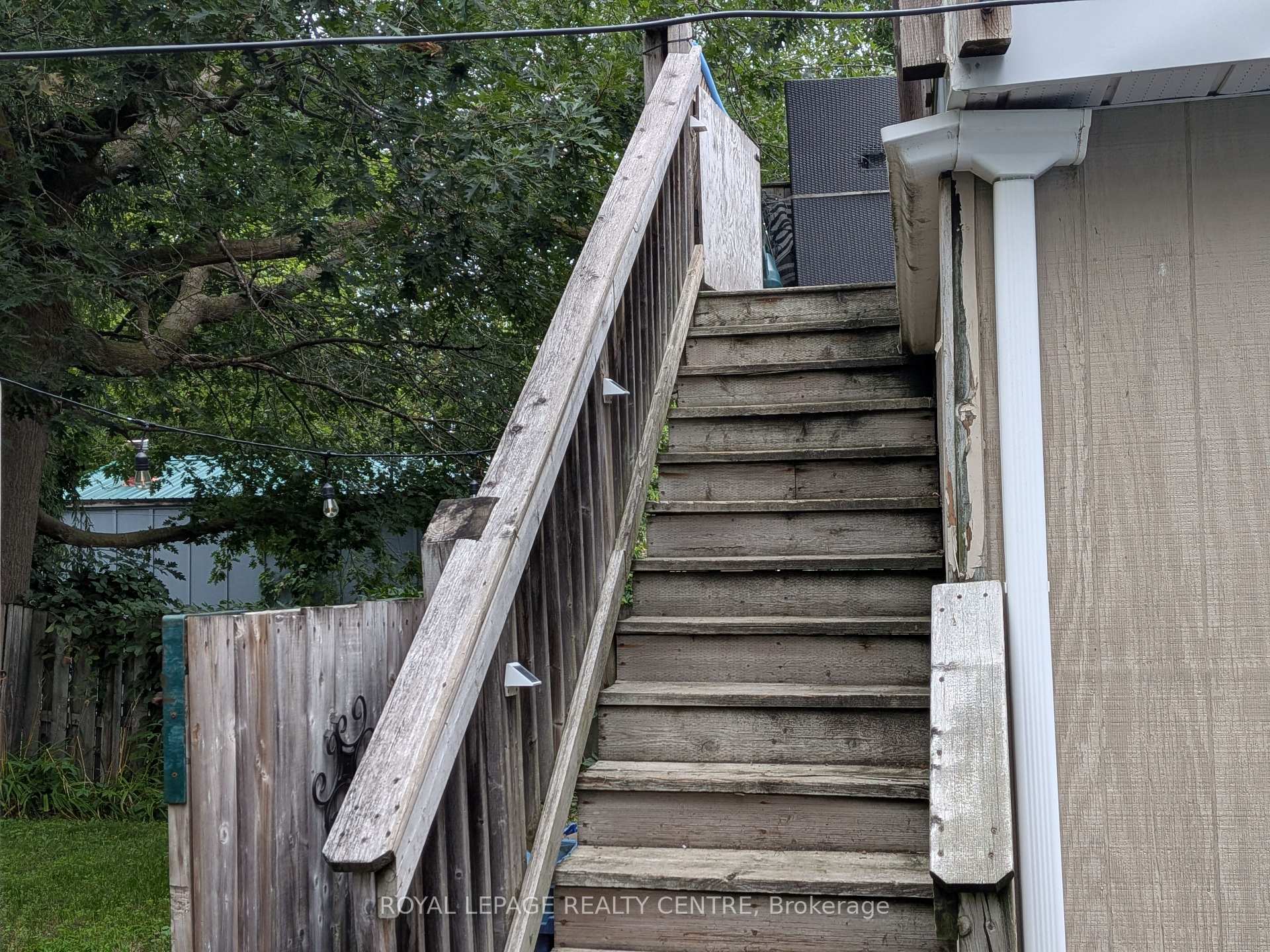 Photo 3 of 10 Dufferin Street, Barrie, Sanford — HOMEH