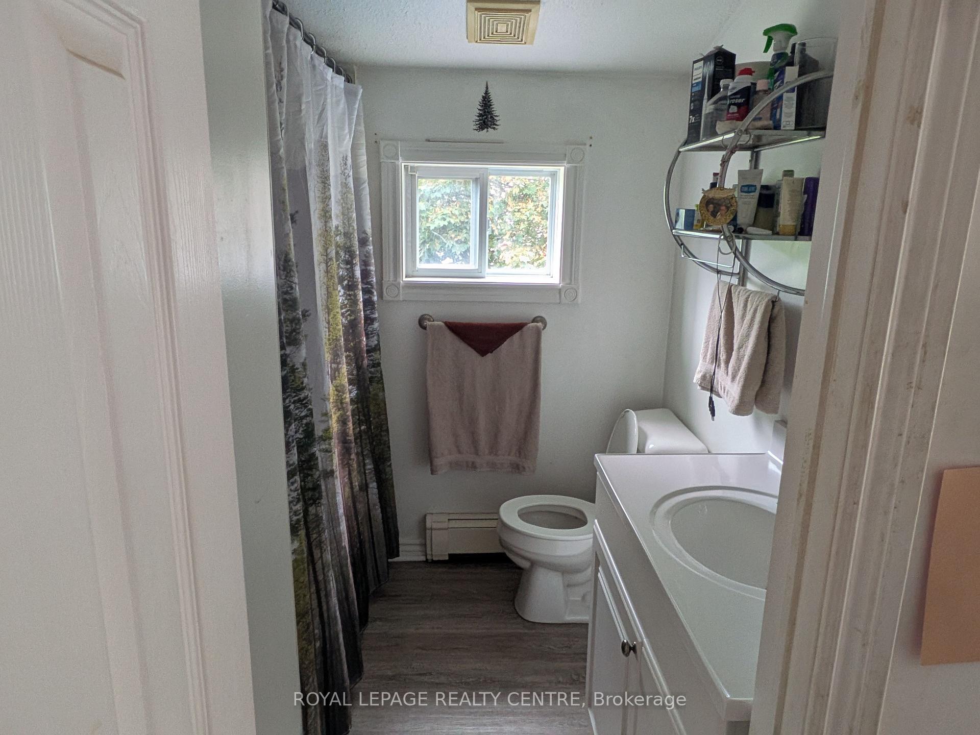 Photo 8 of 10 Dufferin Street, Barrie, Sanford — HOMEH