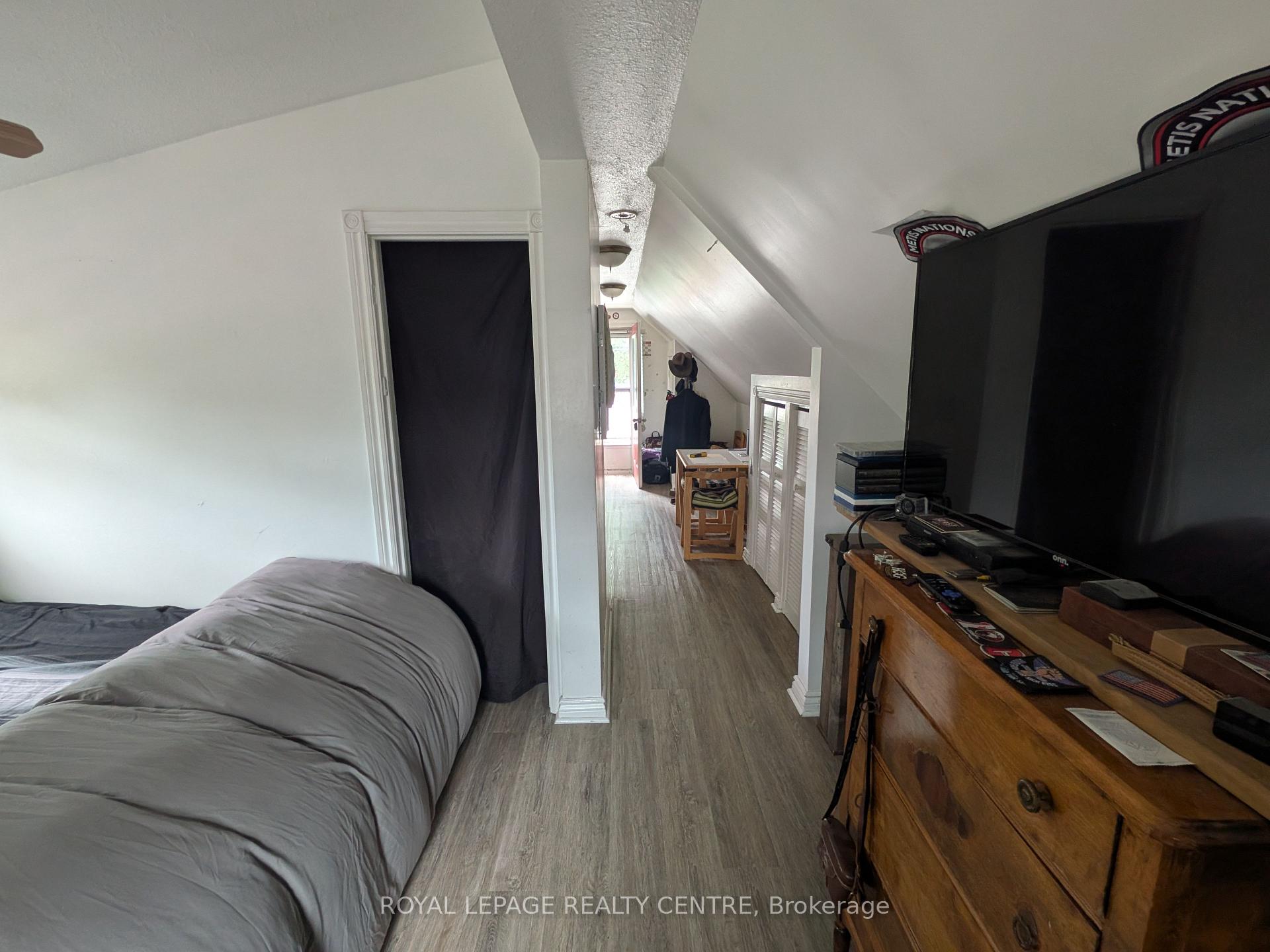 Photo 11 of 10 Dufferin Street, Barrie, Sanford — HOMEH