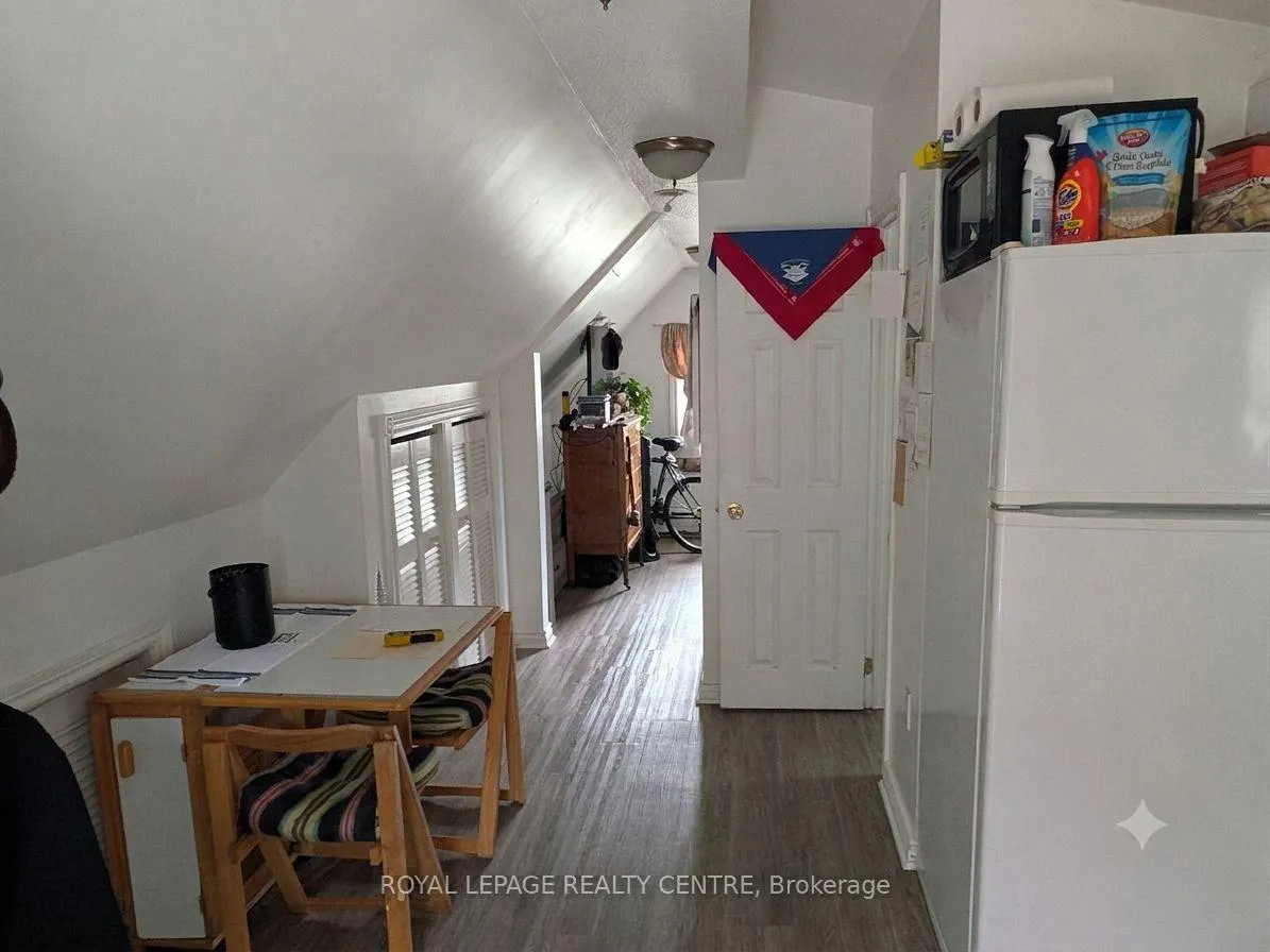 Photo 6 of 10 Dufferin Street, Barrie, Sanford — HOMEH