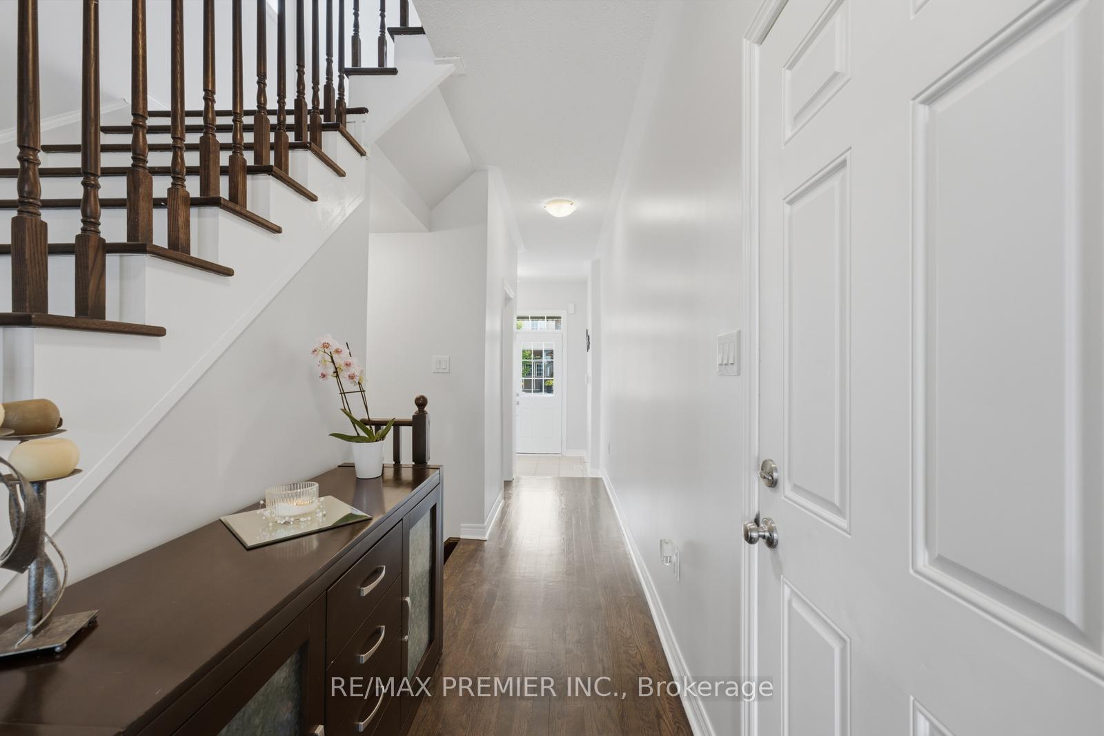 Photo 5 of 24 Zanetta Crescent, Brampton, Credit Valley — HOMEH