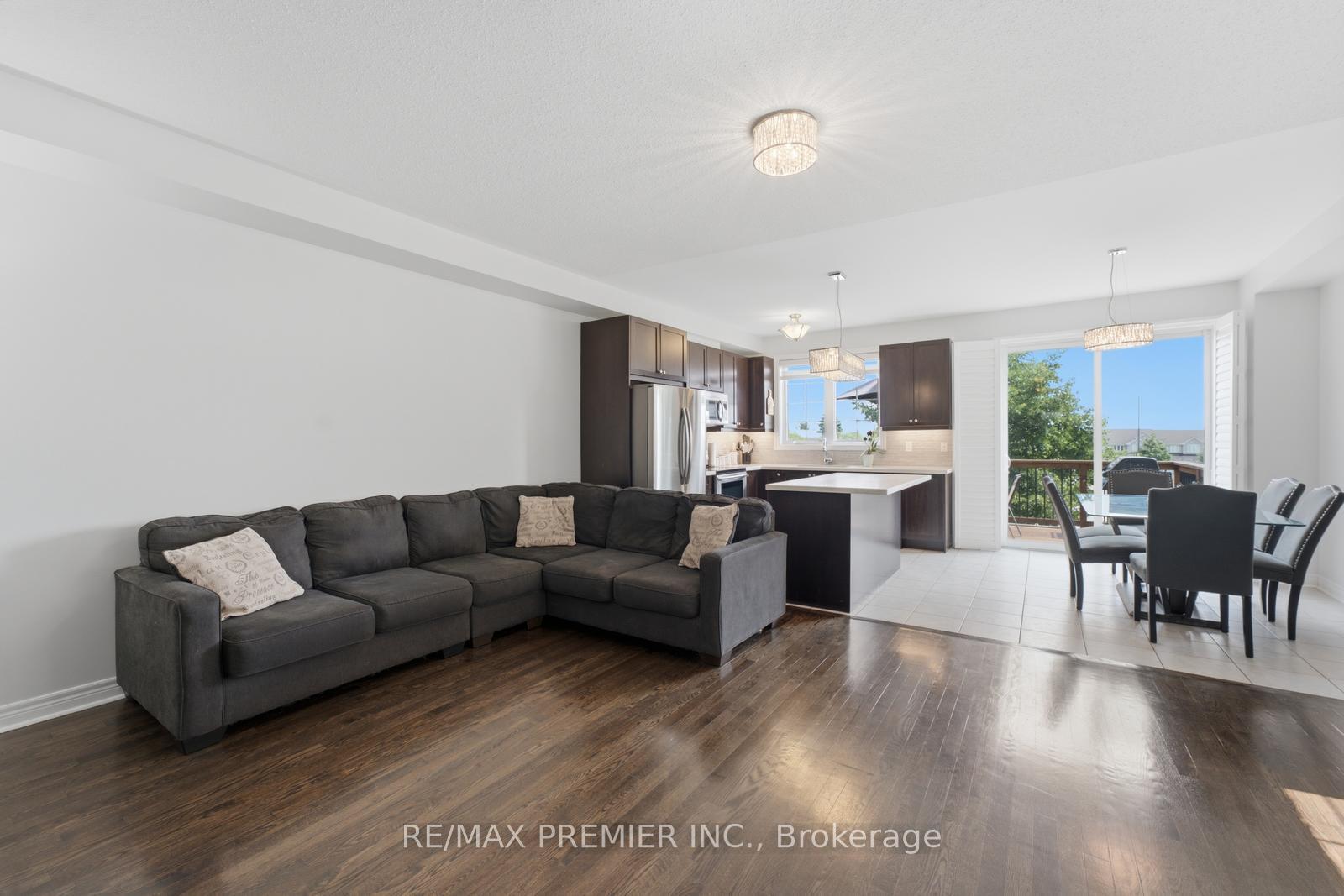 Photo 6 of 24 Zanetta Crescent, Brampton, Credit Valley — HOMEH