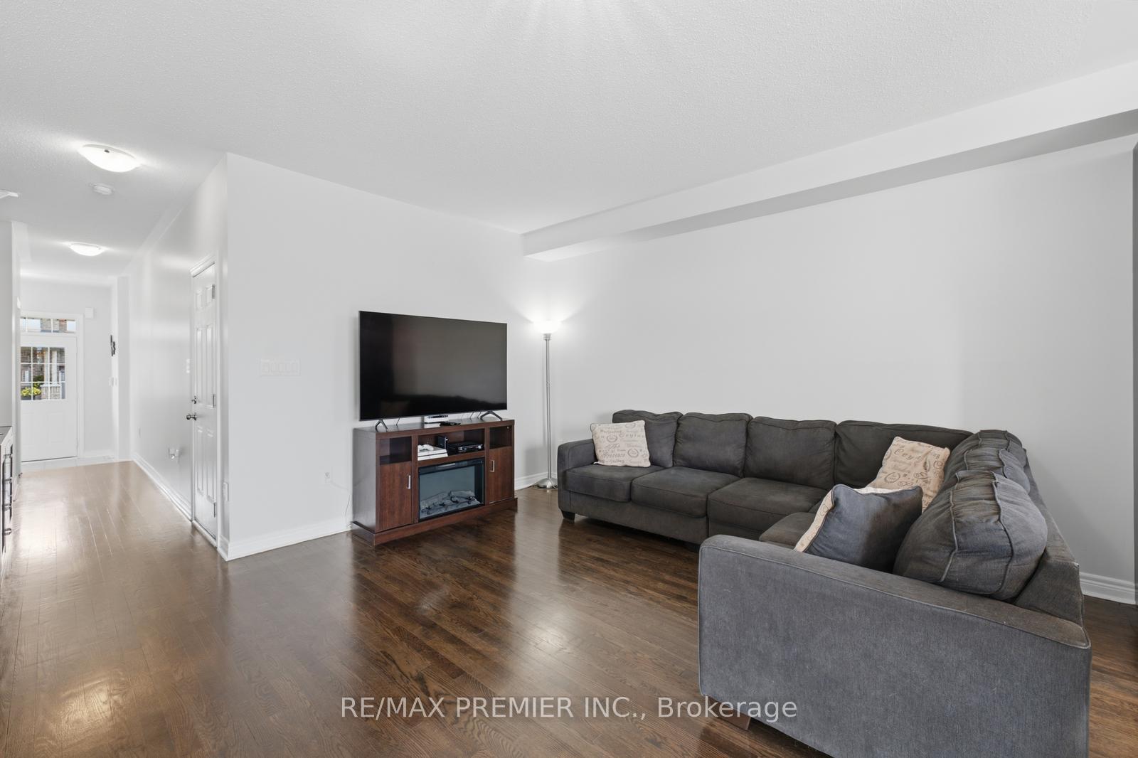 Photo 7 of 24 Zanetta Crescent, Brampton, Credit Valley — HOMEH