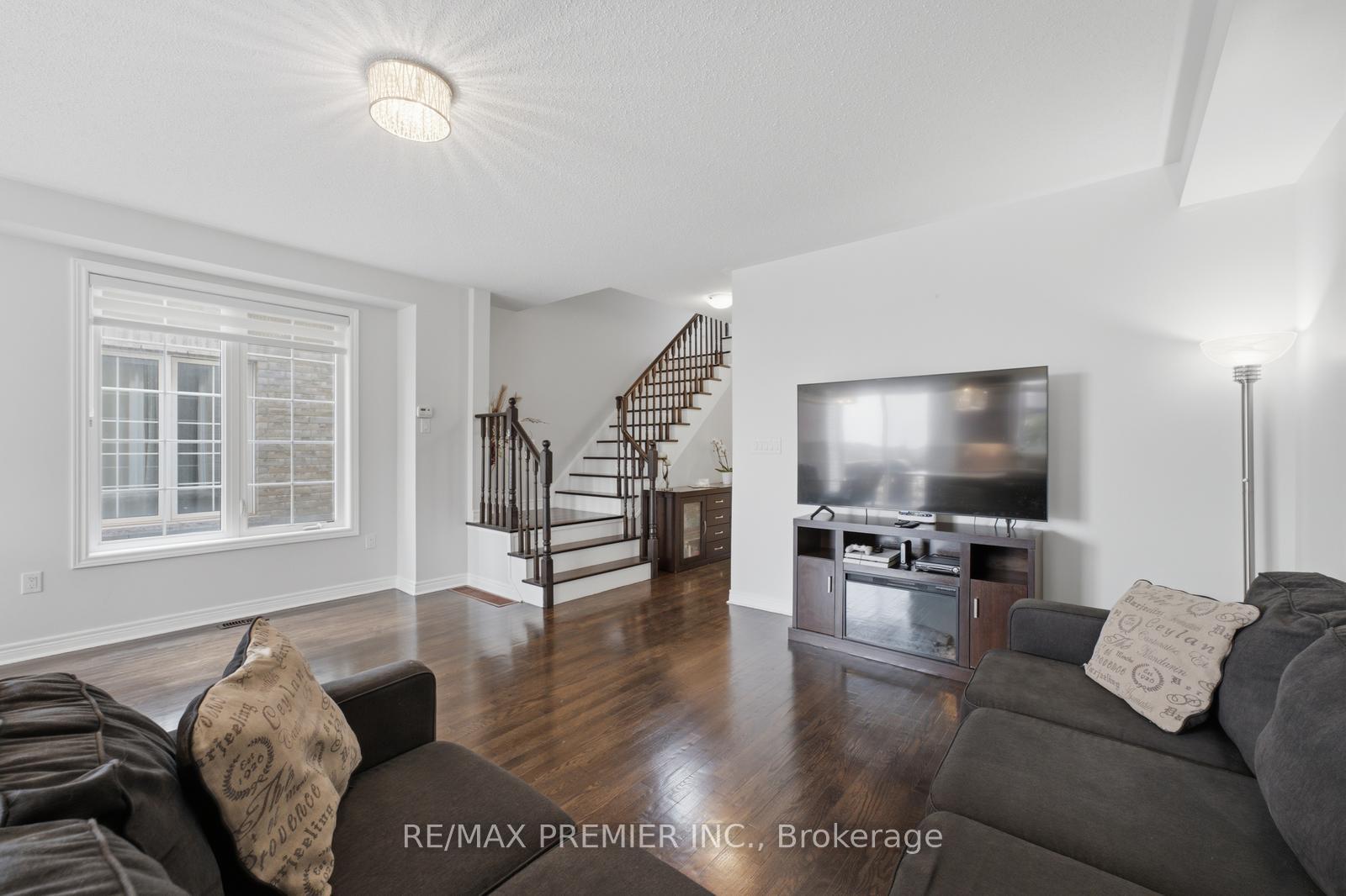 Photo 8 of 24 Zanetta Crescent, Brampton, Credit Valley — HOMEH
