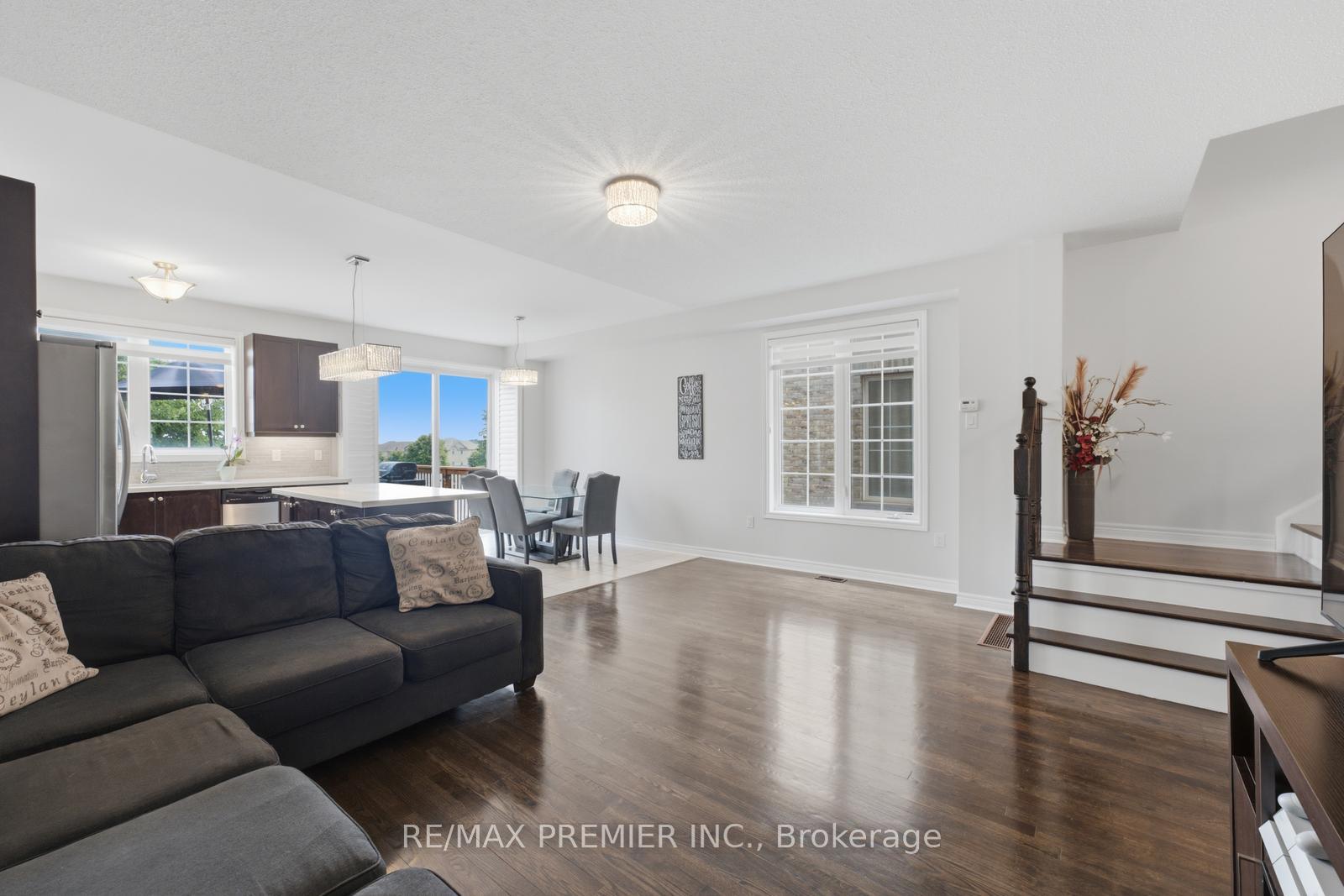 Photo 9 of 24 Zanetta Crescent, Brampton, Credit Valley — HOMEH