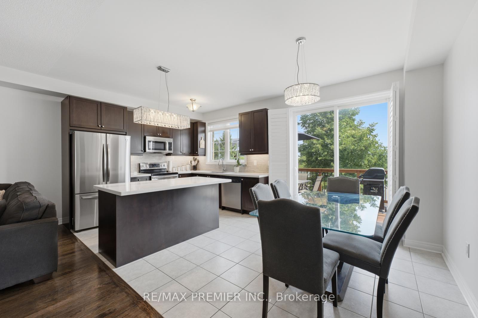 Photo 10 of 24 Zanetta Crescent, Brampton, Credit Valley — HOMEH