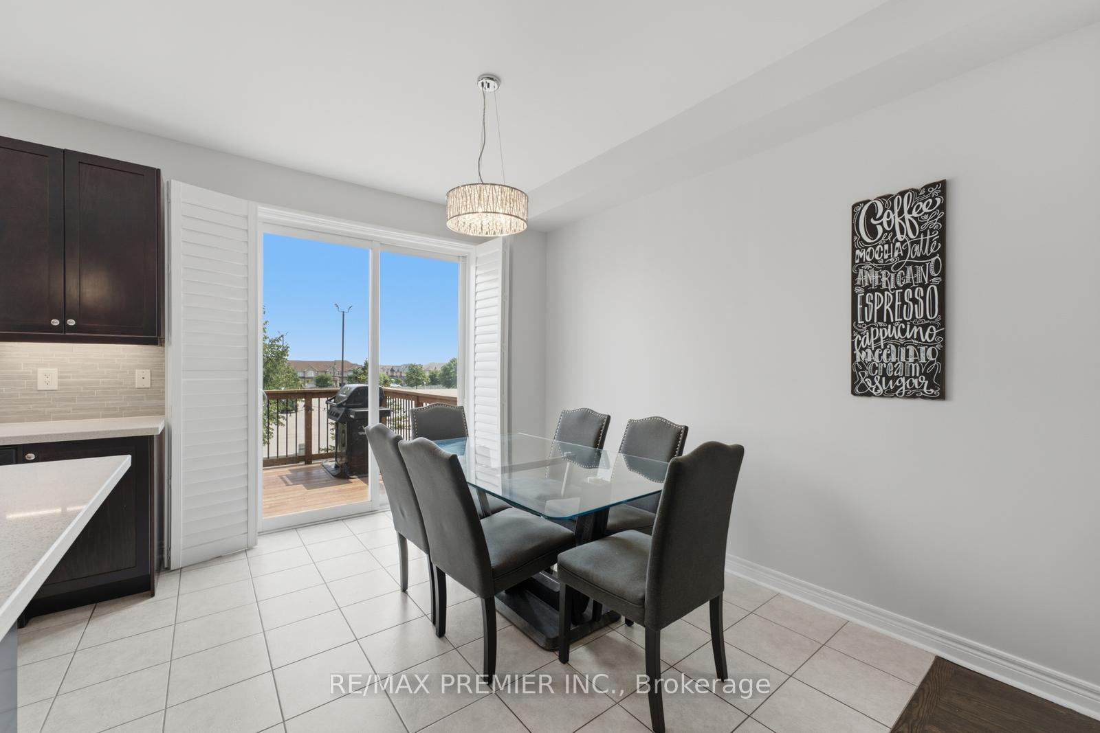Photo 11 of 24 Zanetta Crescent, Brampton, Credit Valley — HOMEH