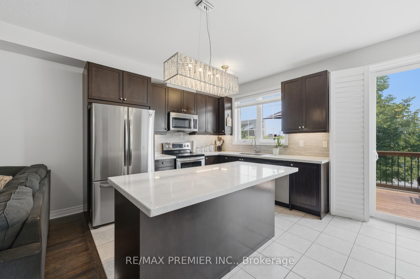 Photo 12 of 24 Zanetta Crescent, Brampton, Credit Valley — HOMEH