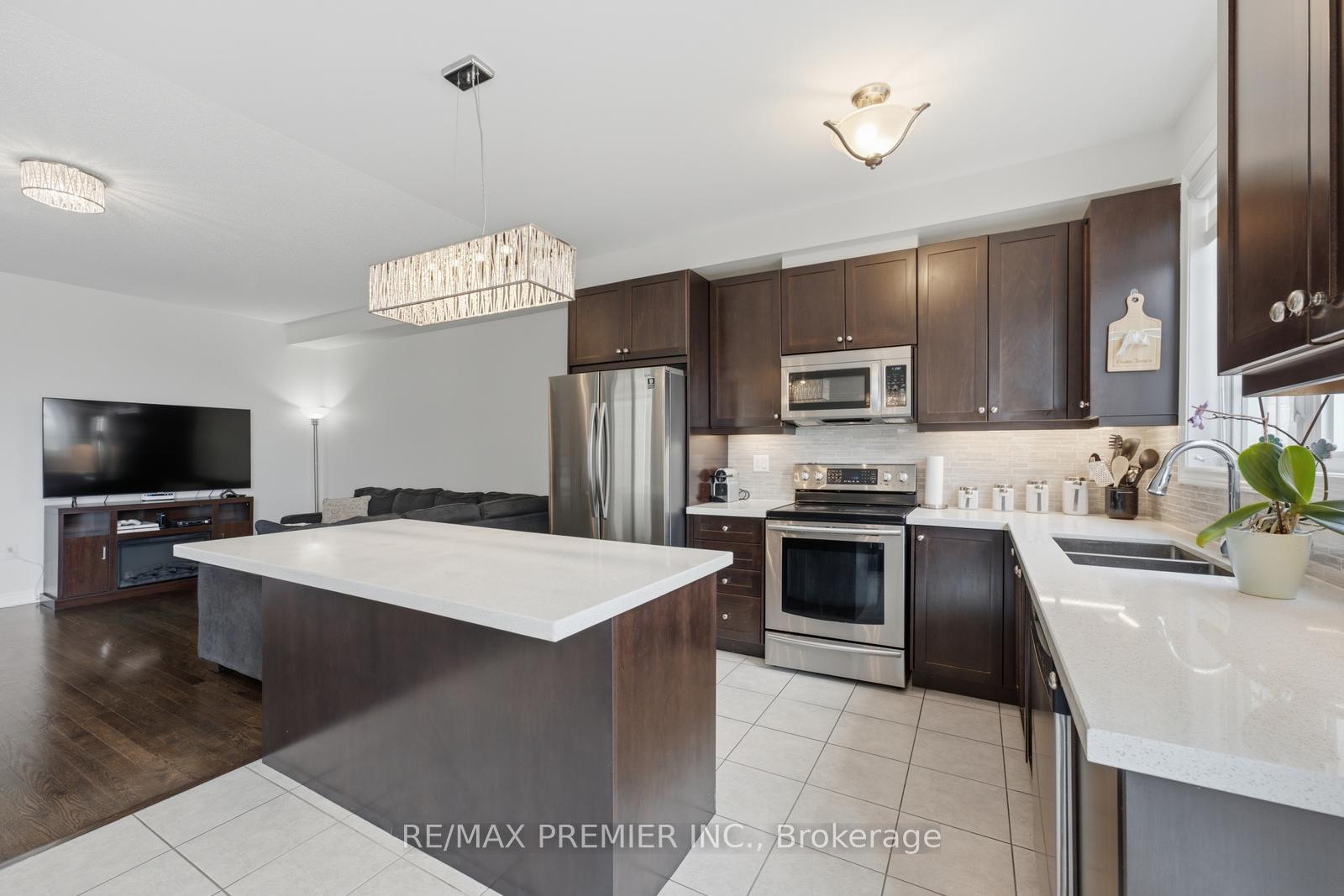 Photo 13 of 24 Zanetta Crescent, Brampton, Credit Valley — HOMEH