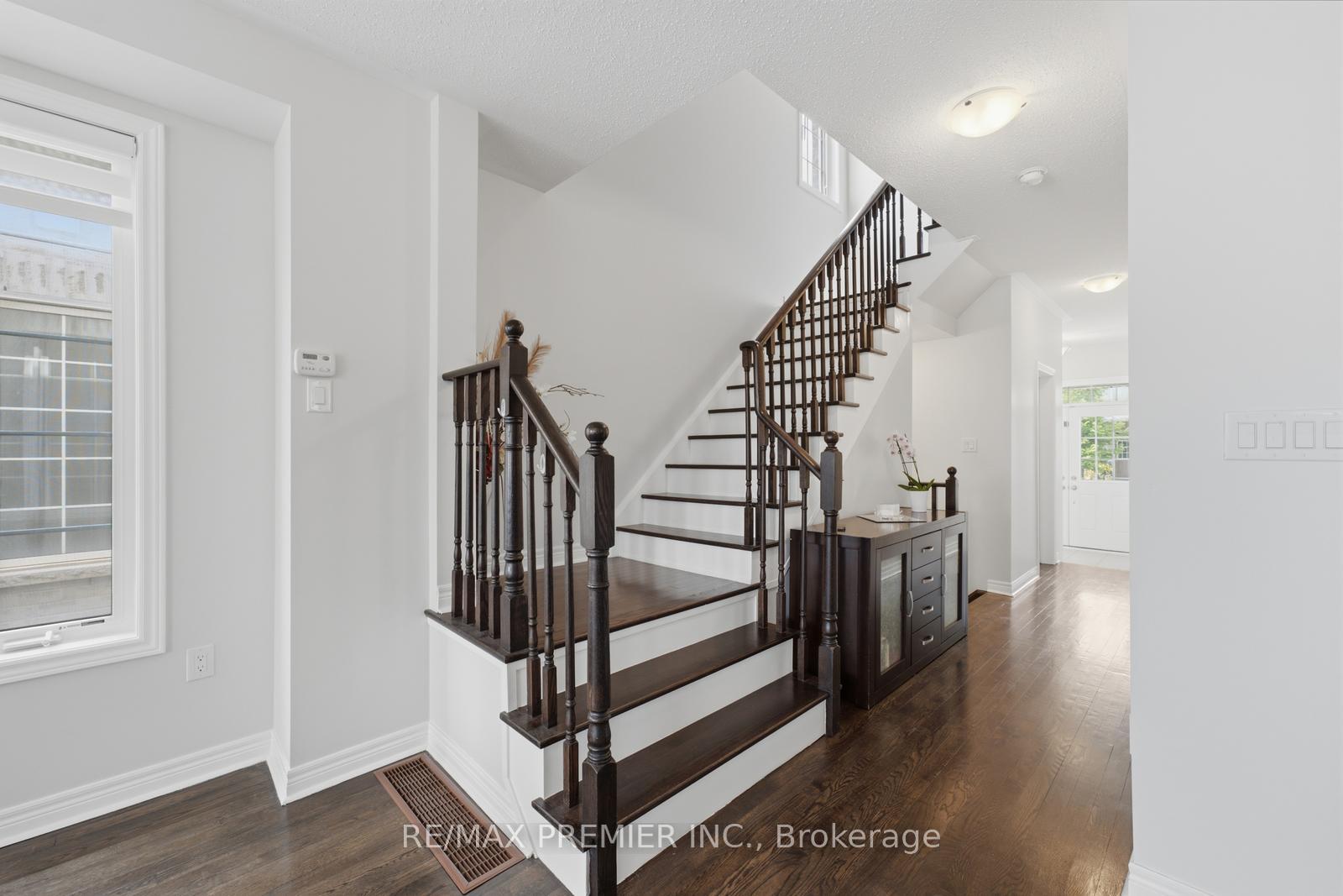 Photo 18 of 24 Zanetta Crescent, Brampton, Credit Valley — HOMEH
