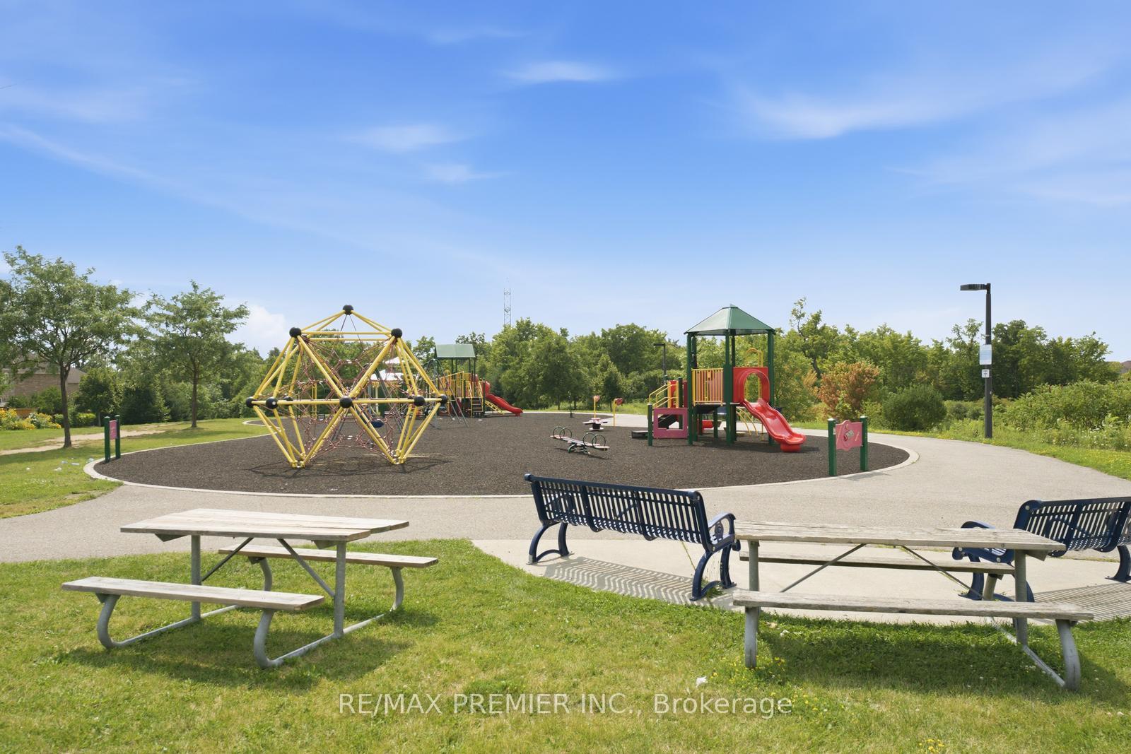 Photo 37 of 24 Zanetta Crescent, Brampton, Credit Valley — HOMEH