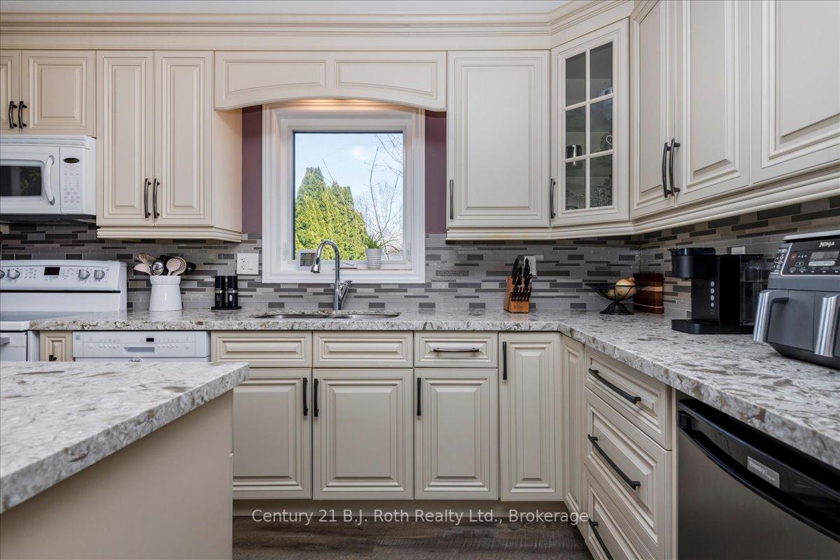 Photo 10 of 116 Dyer Drive, Wasaga Beach — HOMEH