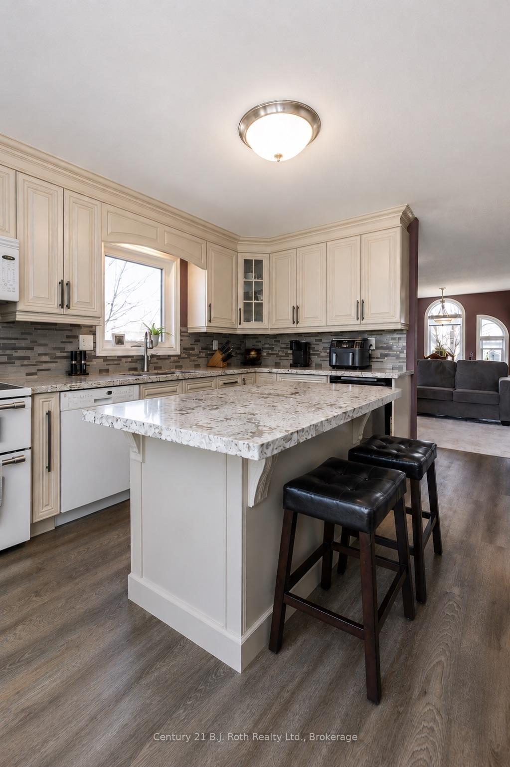Photo 11 of 116 Dyer Drive, Wasaga Beach — HOMEH