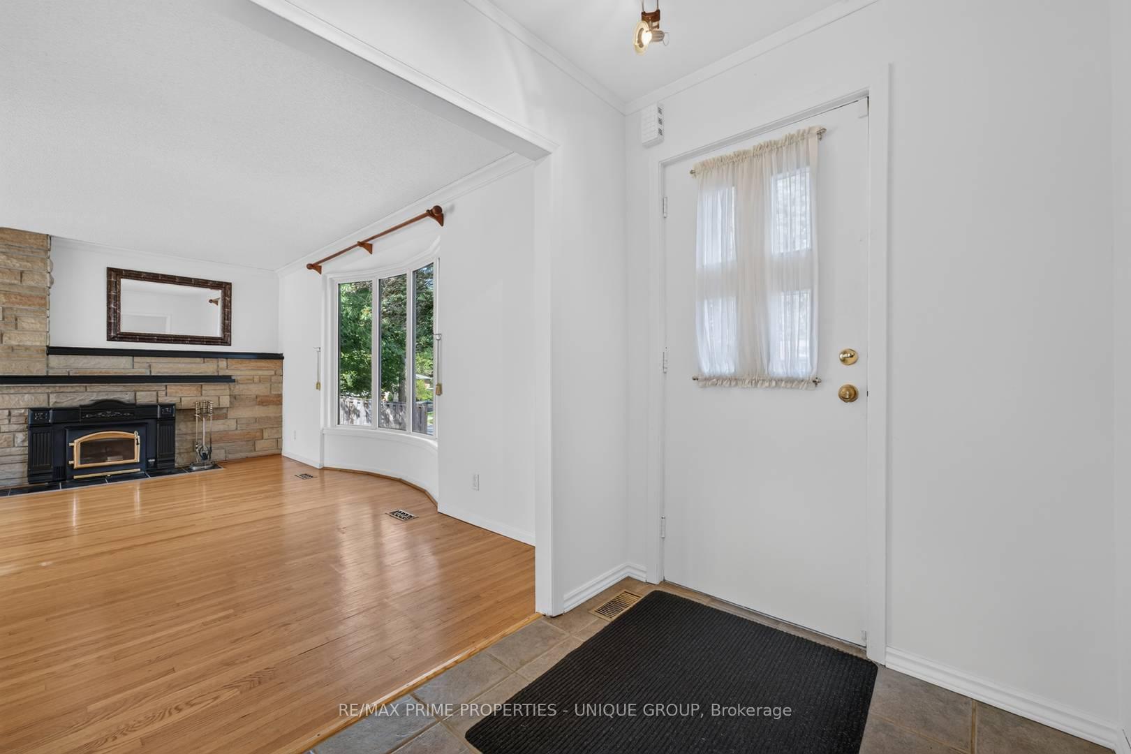 Photo 3 of 36 Dallington Drive, North York, Don Valley Village — HOMEH