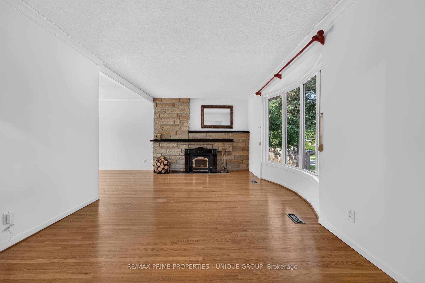 Photo 4 of 36 Dallington Drive, North York, Don Valley Village — HOMEH