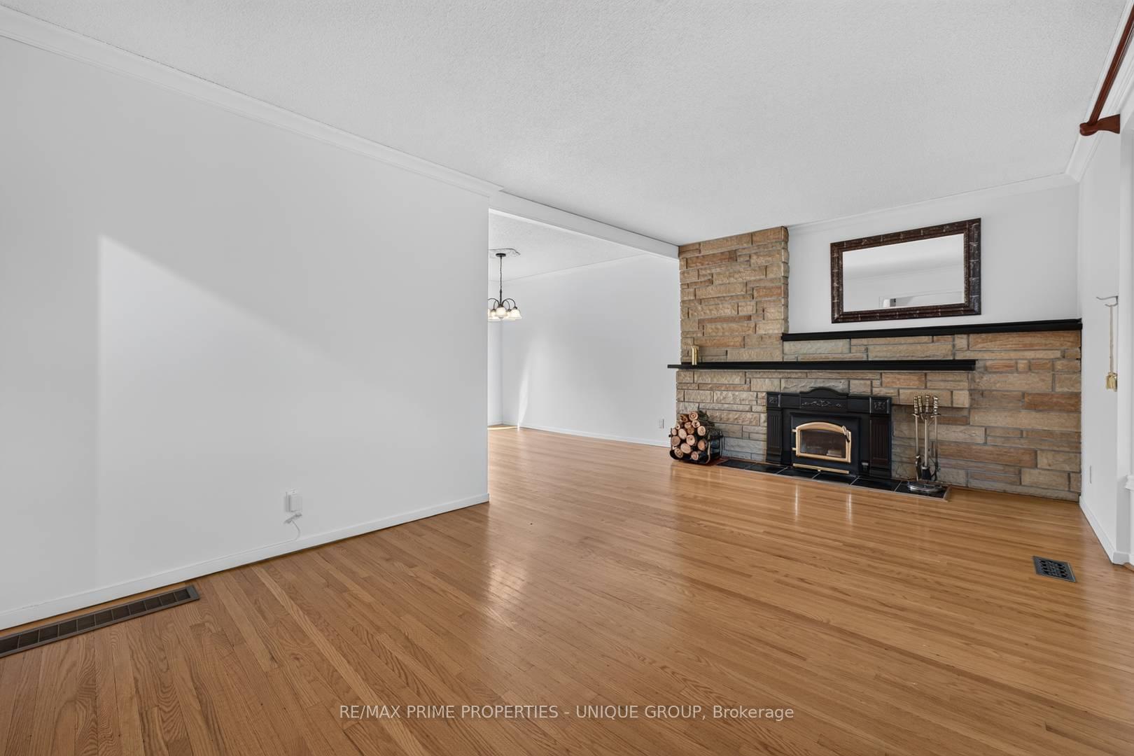 Photo 5 of 36 Dallington Drive, North York, Don Valley Village — HOMEH