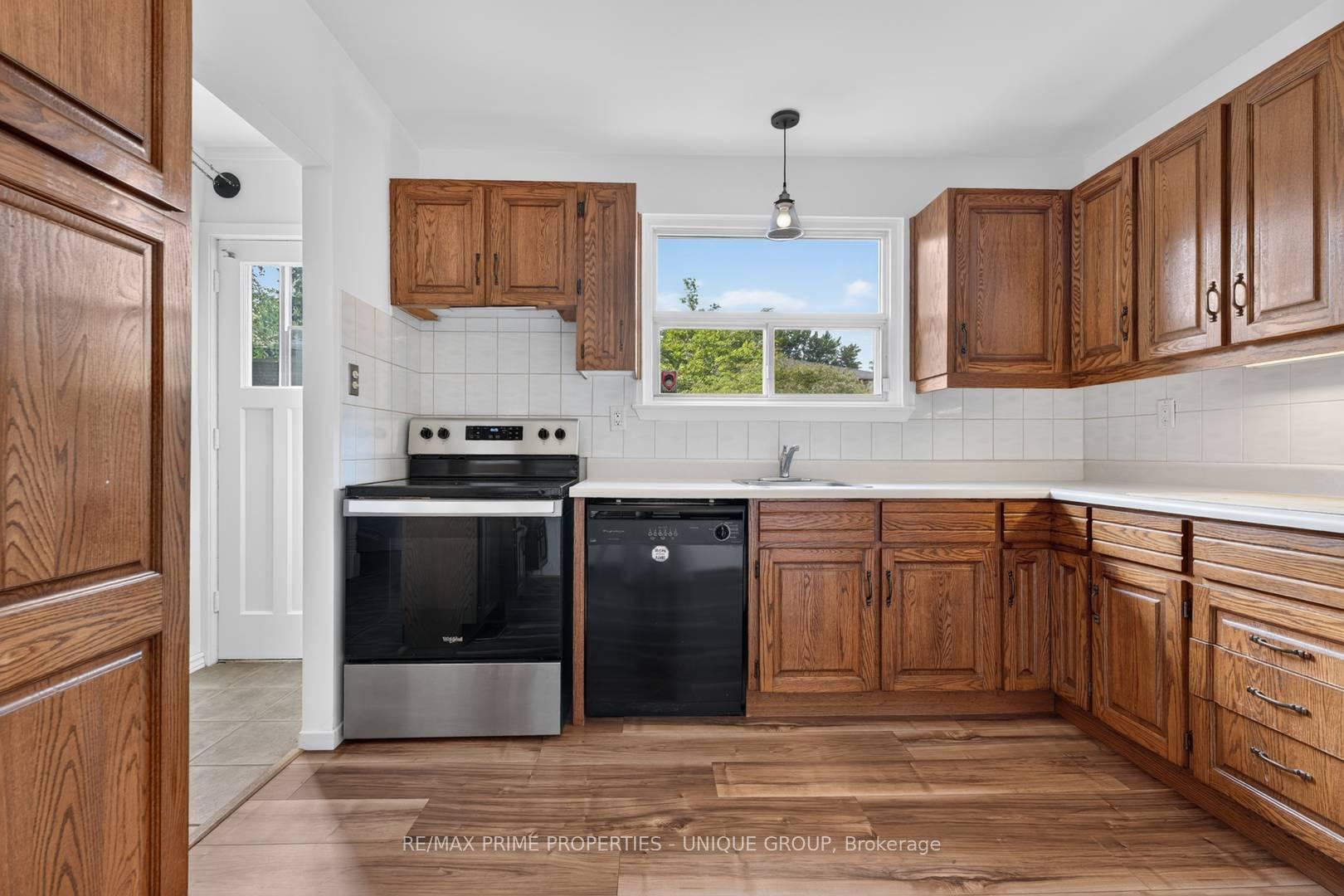 Photo 11 of 36 Dallington Drive, North York, Don Valley Village — HOMEH