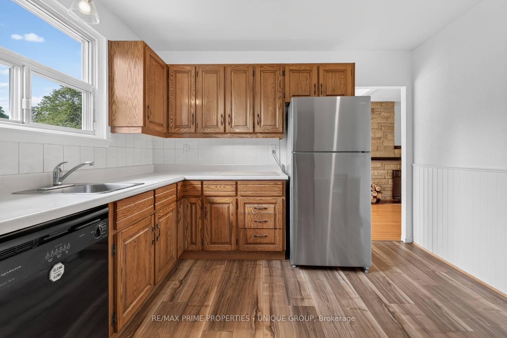Photo 13 of 36 Dallington Drive, North York, Don Valley Village — HOMEH