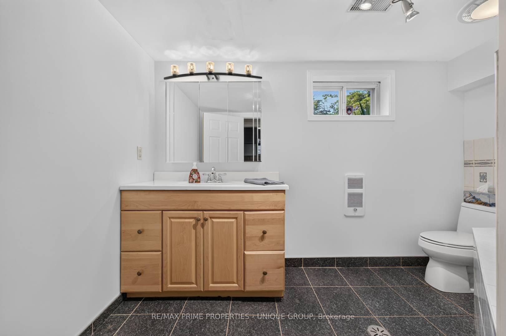 Photo 23 of 36 Dallington Drive, North York, Don Valley Village — HOMEH