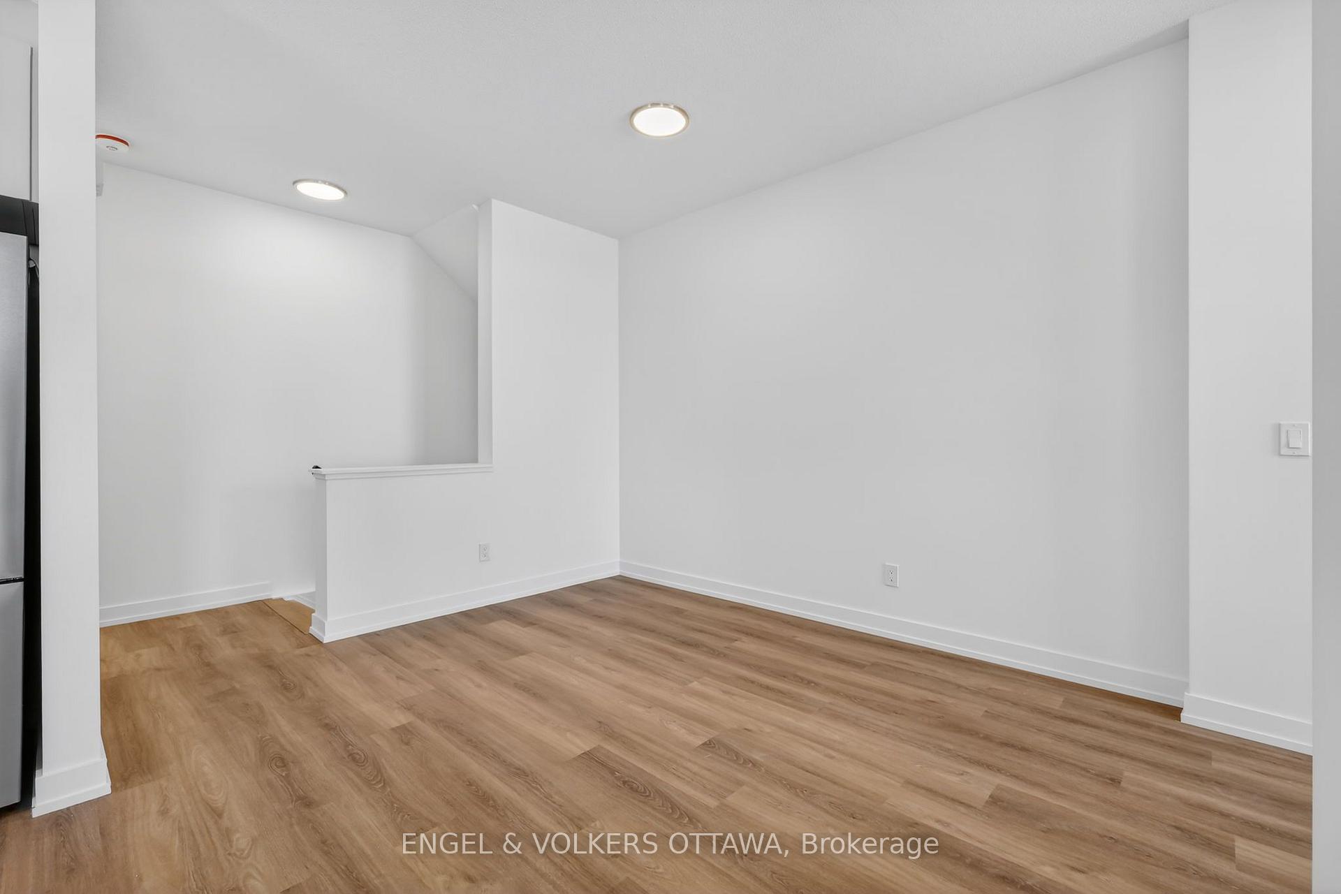Photo 16 of 114 Stardust Private, Ottawa, Leitrim — HOMEH