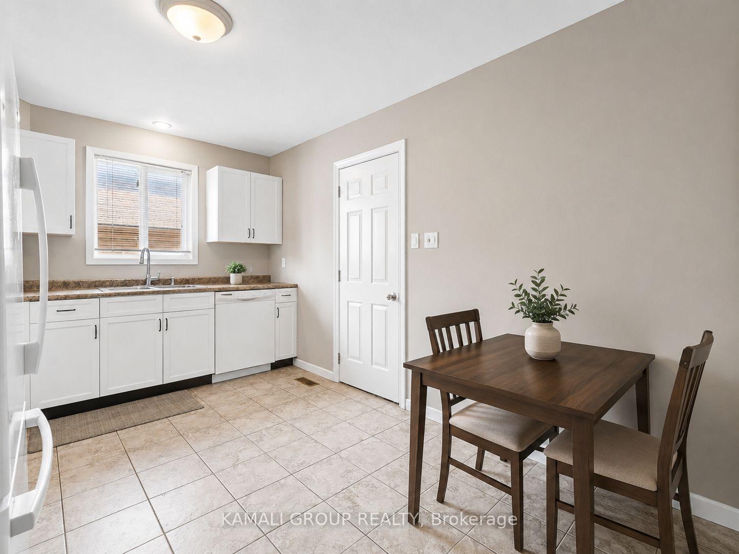 Photo 4 of Unit MAIN, 50 McConkey Place, Barrie, Allandale Heights — HOMEH