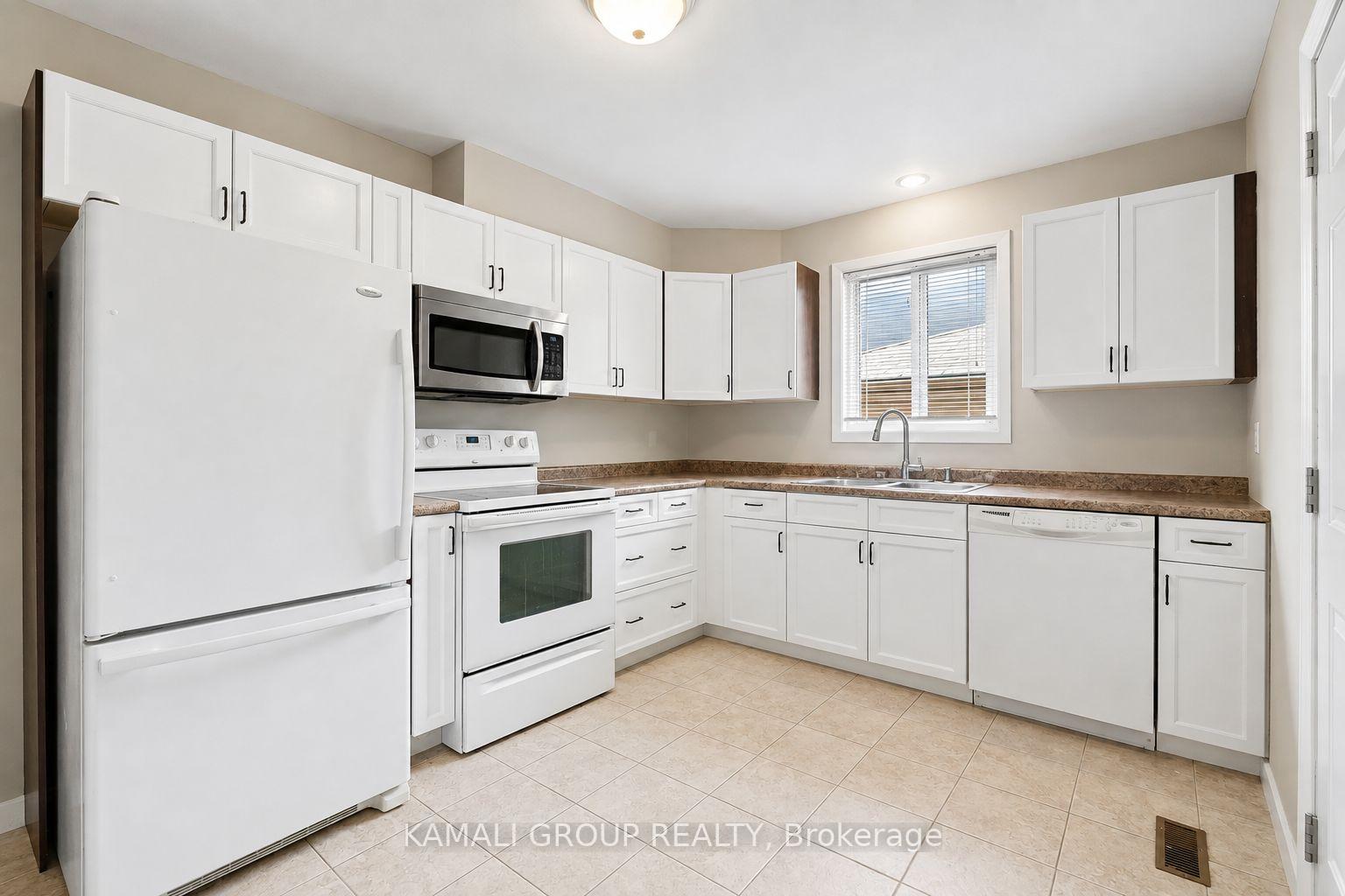 Photo 5 of Unit MAIN, 50 McConkey Place, Barrie, Allandale Heights — HOMEH