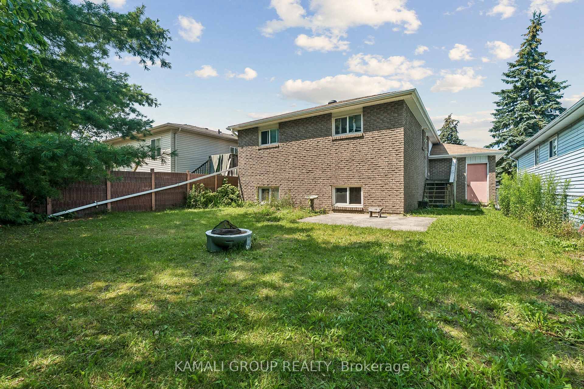 Photo 15 of Unit MAIN, 50 McConkey Place, Barrie, Allandale Heights — HOMEH
