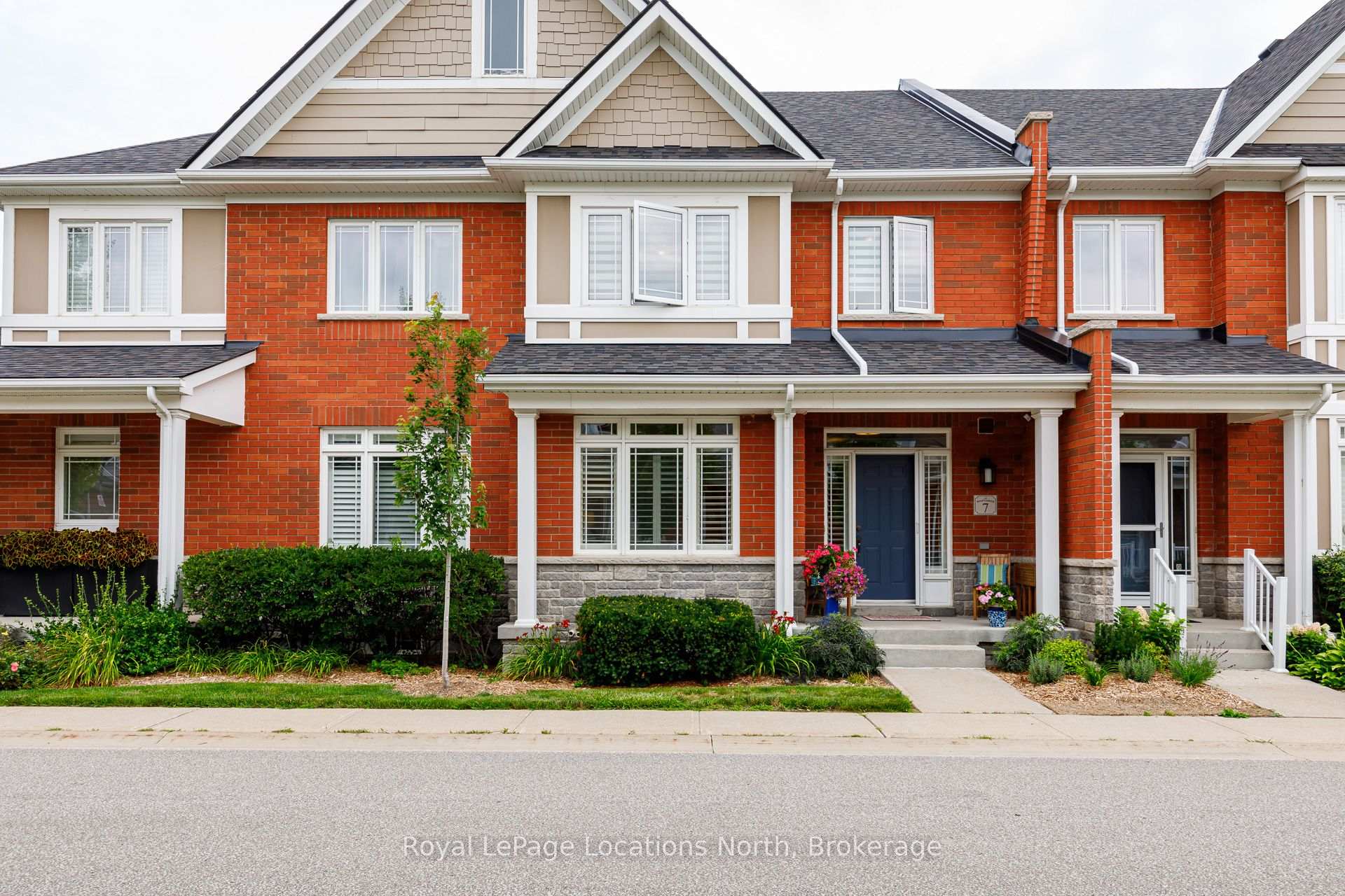 Photo 2 of 7 Collship Lane, Collingwood — HOMEH