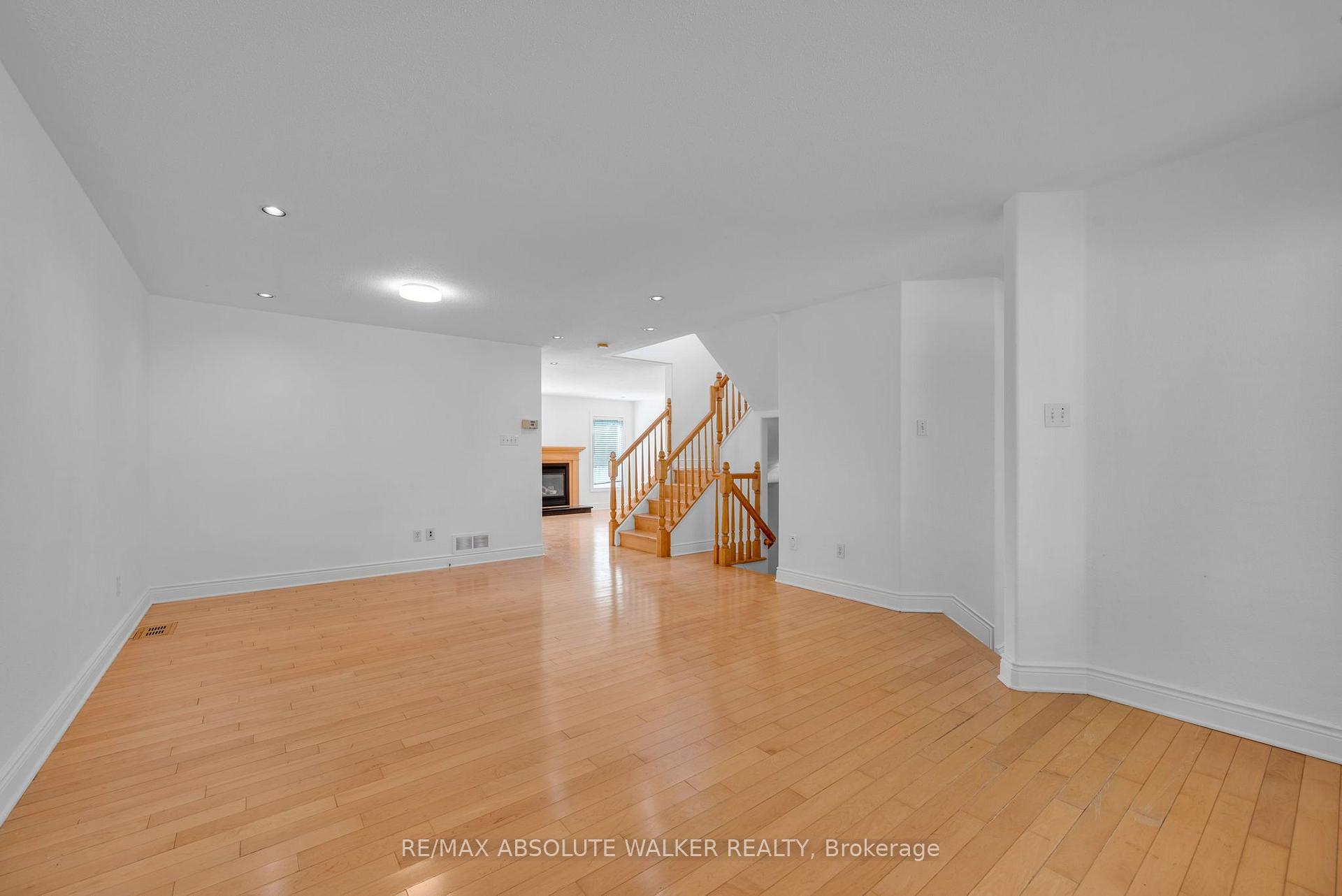 Photo 4 of 2269 Sandman Crescent, Ottawa, Avalon East — HOMEH