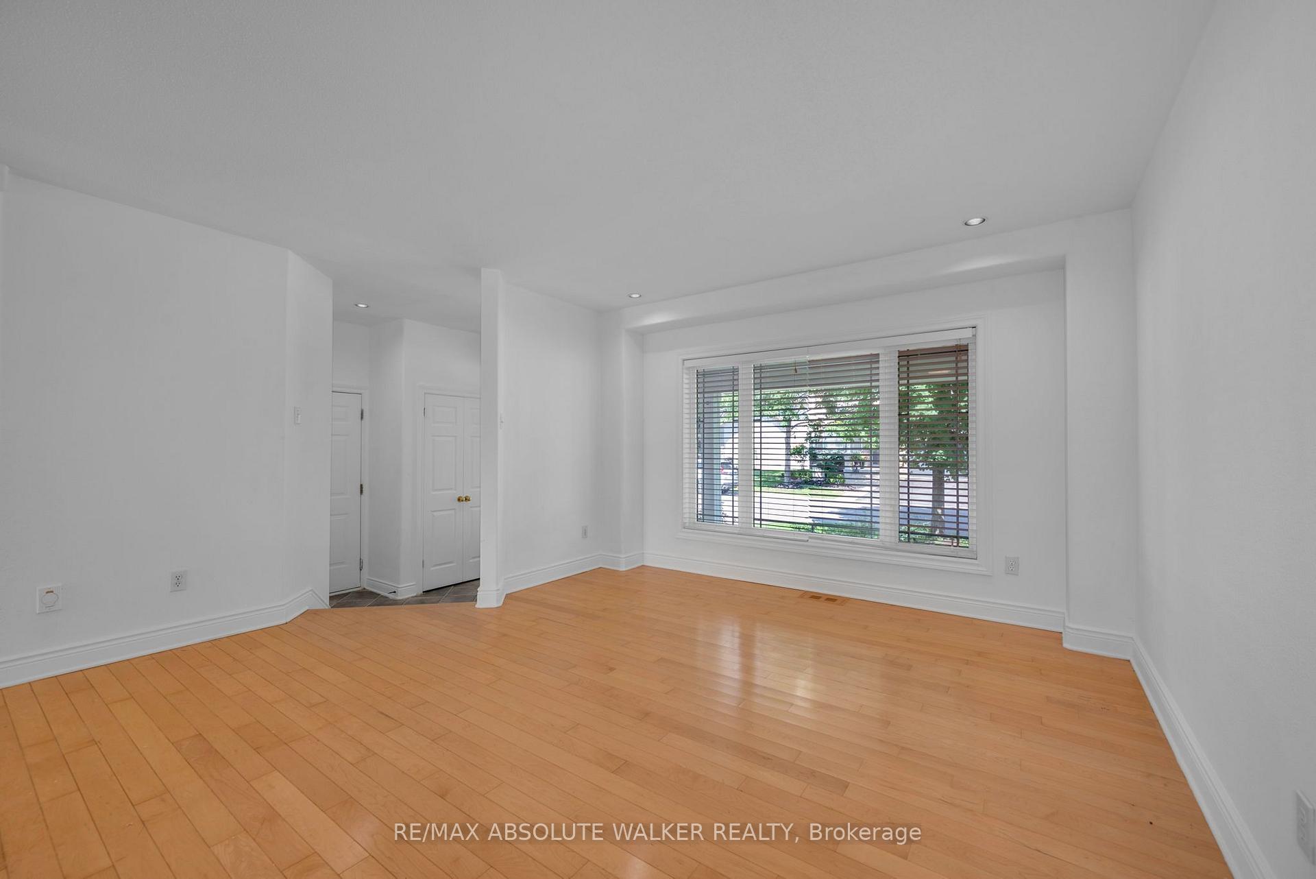Photo 5 of 2269 Sandman Crescent, Ottawa, Avalon East — HOMEH