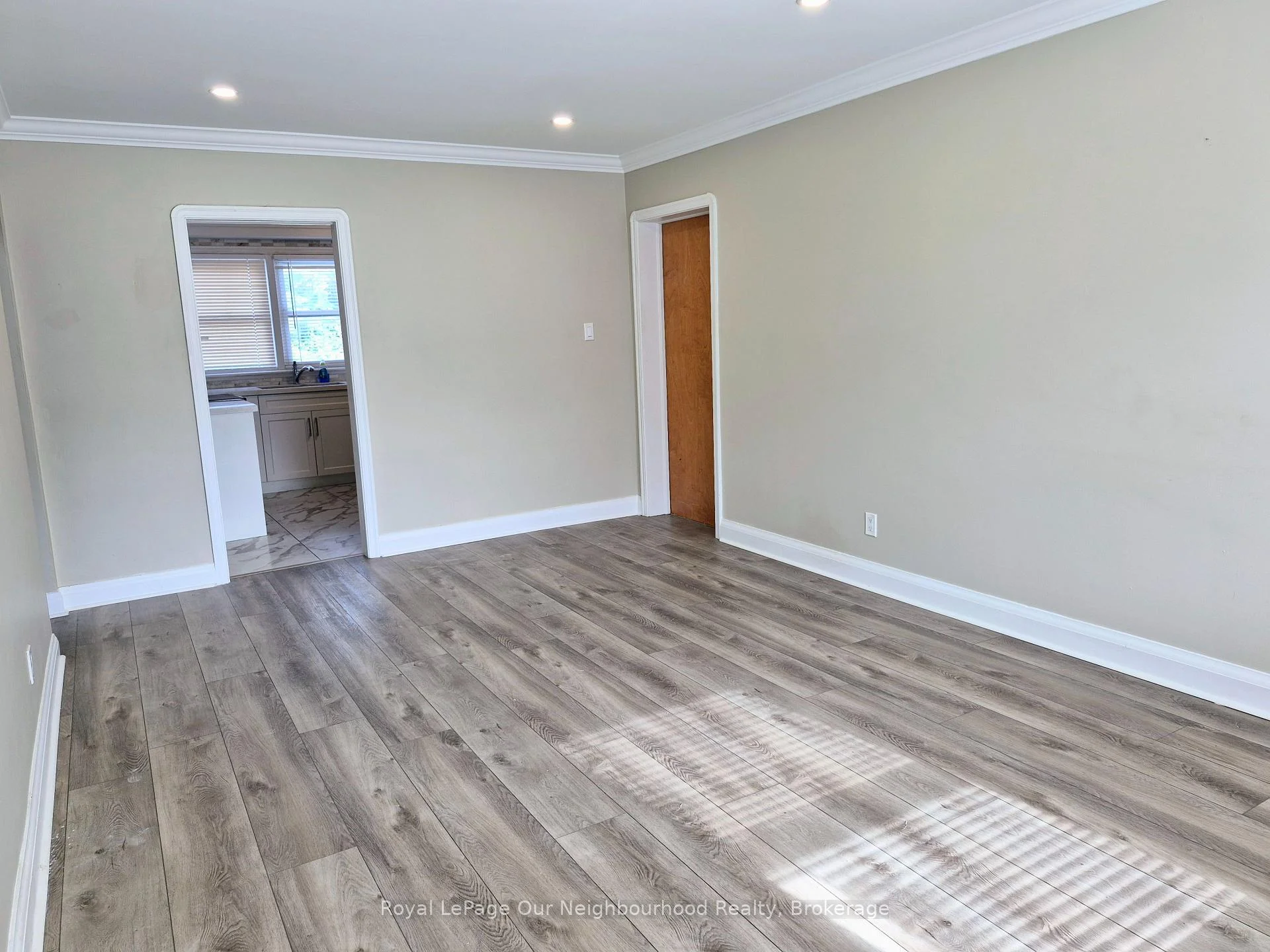 Photo 12 of Unit 2, 855 Simcoe Street N, Oshawa, Centennial — HOMEH