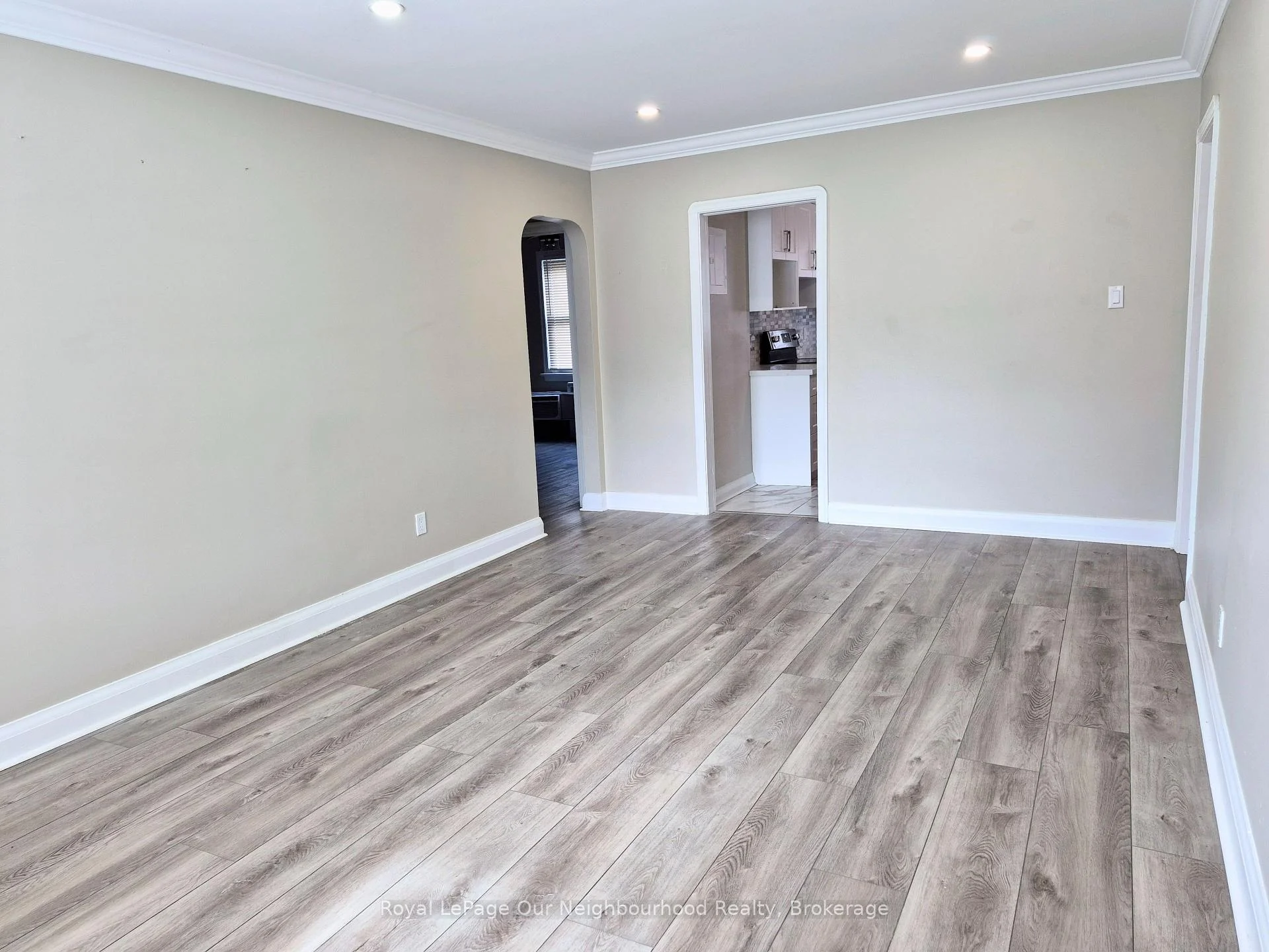 Photo 13 of Unit 2, 855 Simcoe Street N, Oshawa, Centennial — HOMEH