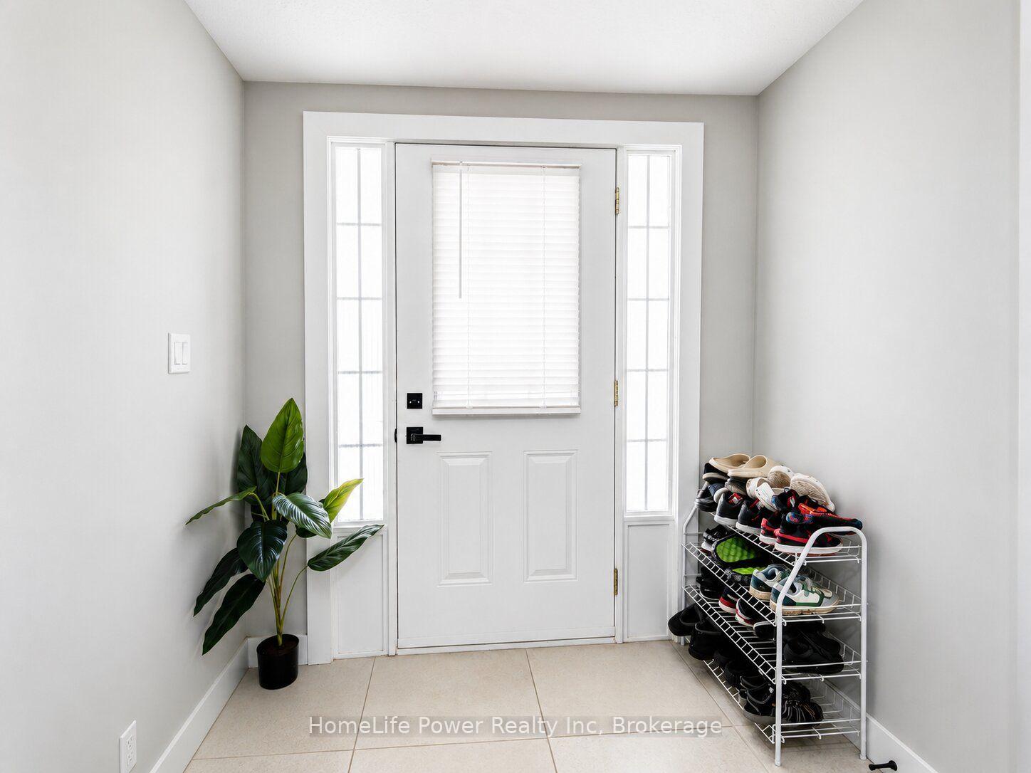 Photo 5 of 233 Red Clover Court, Kitchener, Larentian West — HOMEH