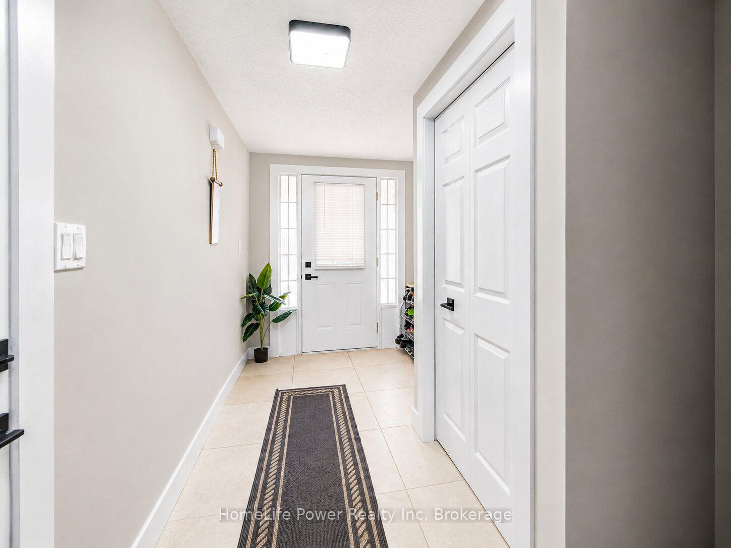 Photo 7 of 233 Red Clover Court, Kitchener, Larentian West — HOMEH