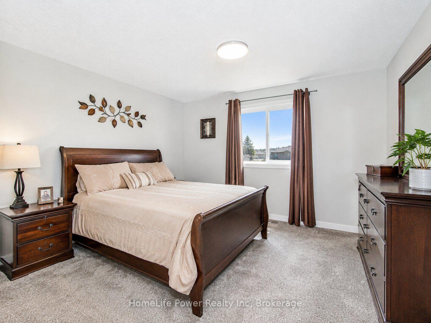 Photo 20 of 233 Red Clover Court, Kitchener, Larentian West — HOMEH
