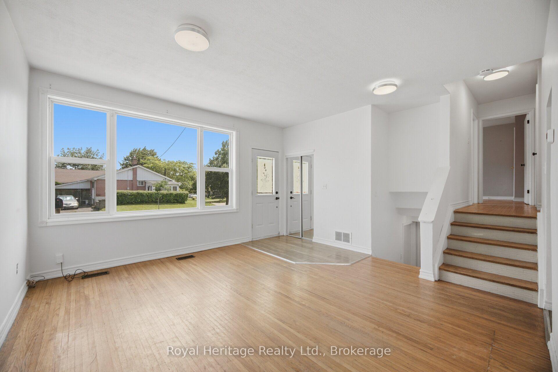 Photo 3 of 1546 Lakemount Street, Oshawa, Lakeview — HOMEH