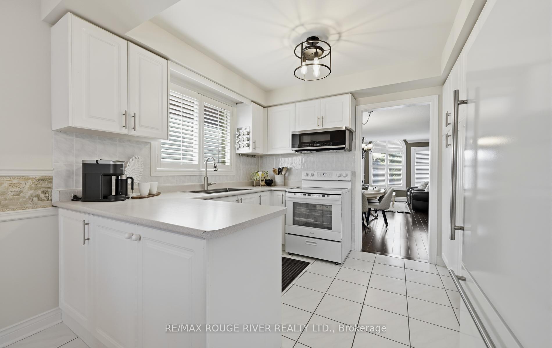 Photo 8 of 32 Patrick Drive, Whitby, Pringle Creek — HOMEH