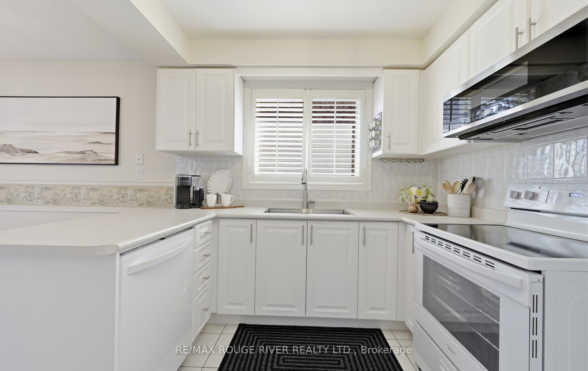 Photo 9 of 32 Patrick Drive, Whitby, Pringle Creek — HOMEH