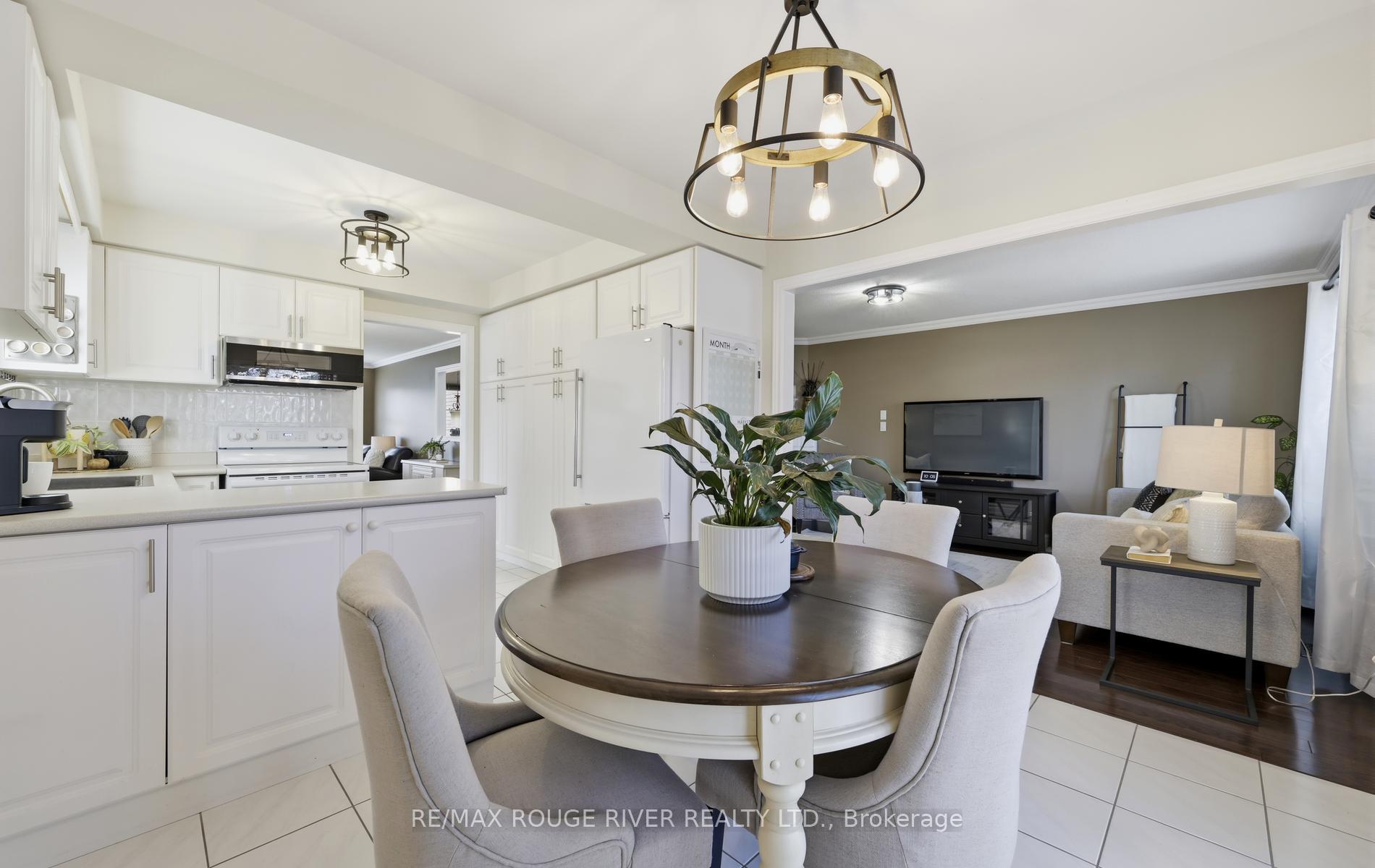 Photo 11 of 32 Patrick Drive, Whitby, Pringle Creek — HOMEH