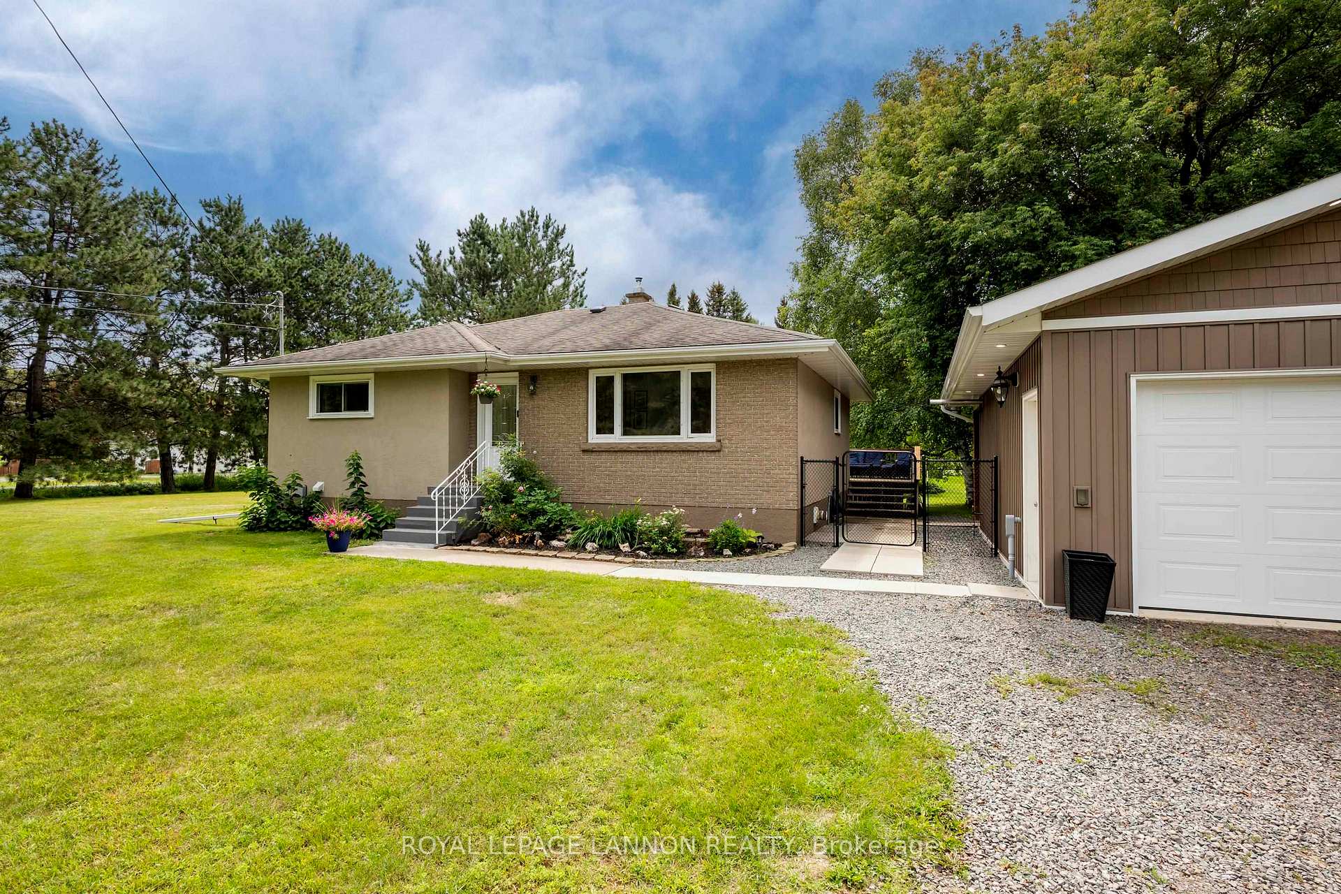 Photo 1 of 2312 Rosslyn Road, Thunder Bay, Rosslyn Road — HOMEH
