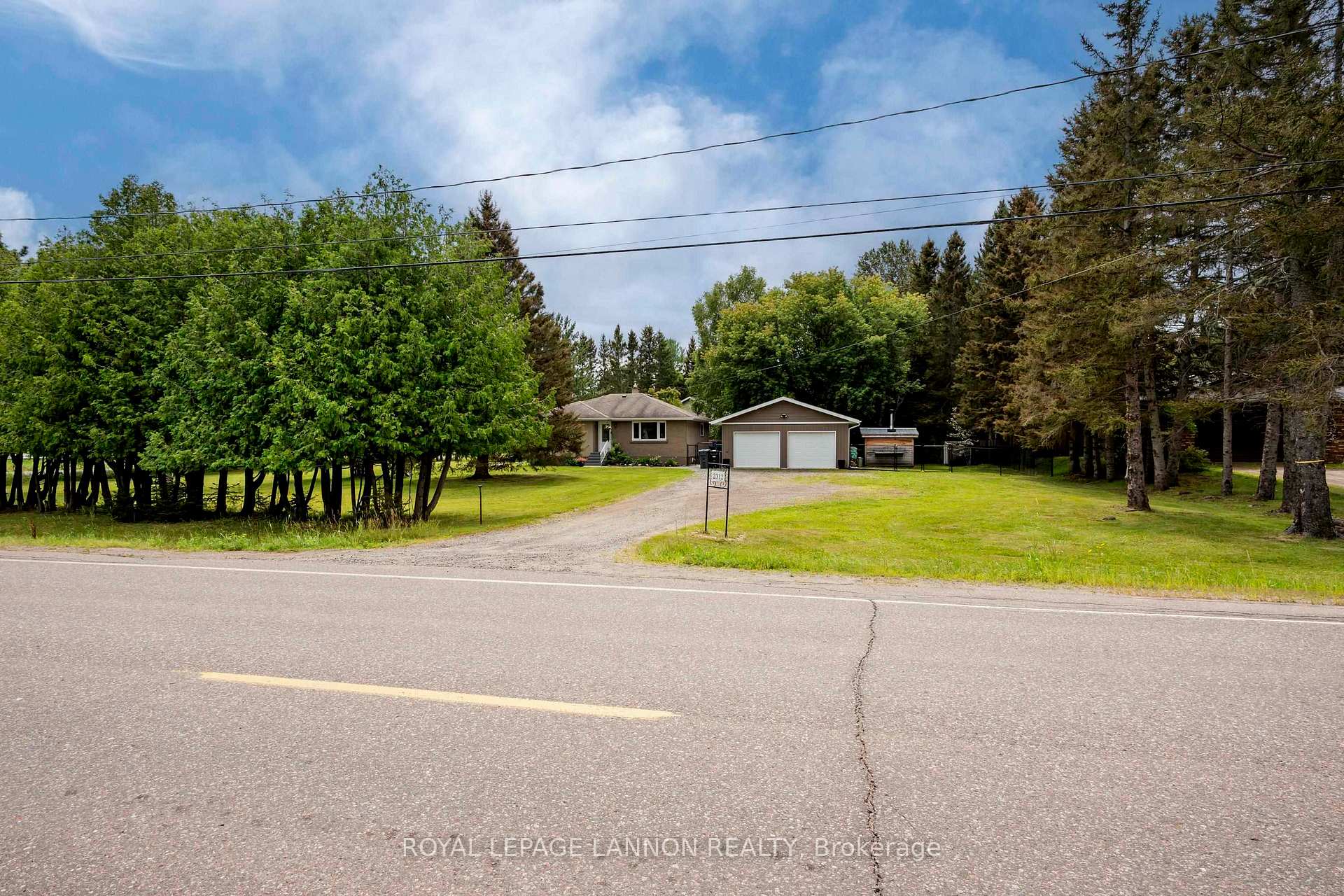 Photo 2 of 2312 Rosslyn Road, Thunder Bay, Rosslyn Road — HOMEH