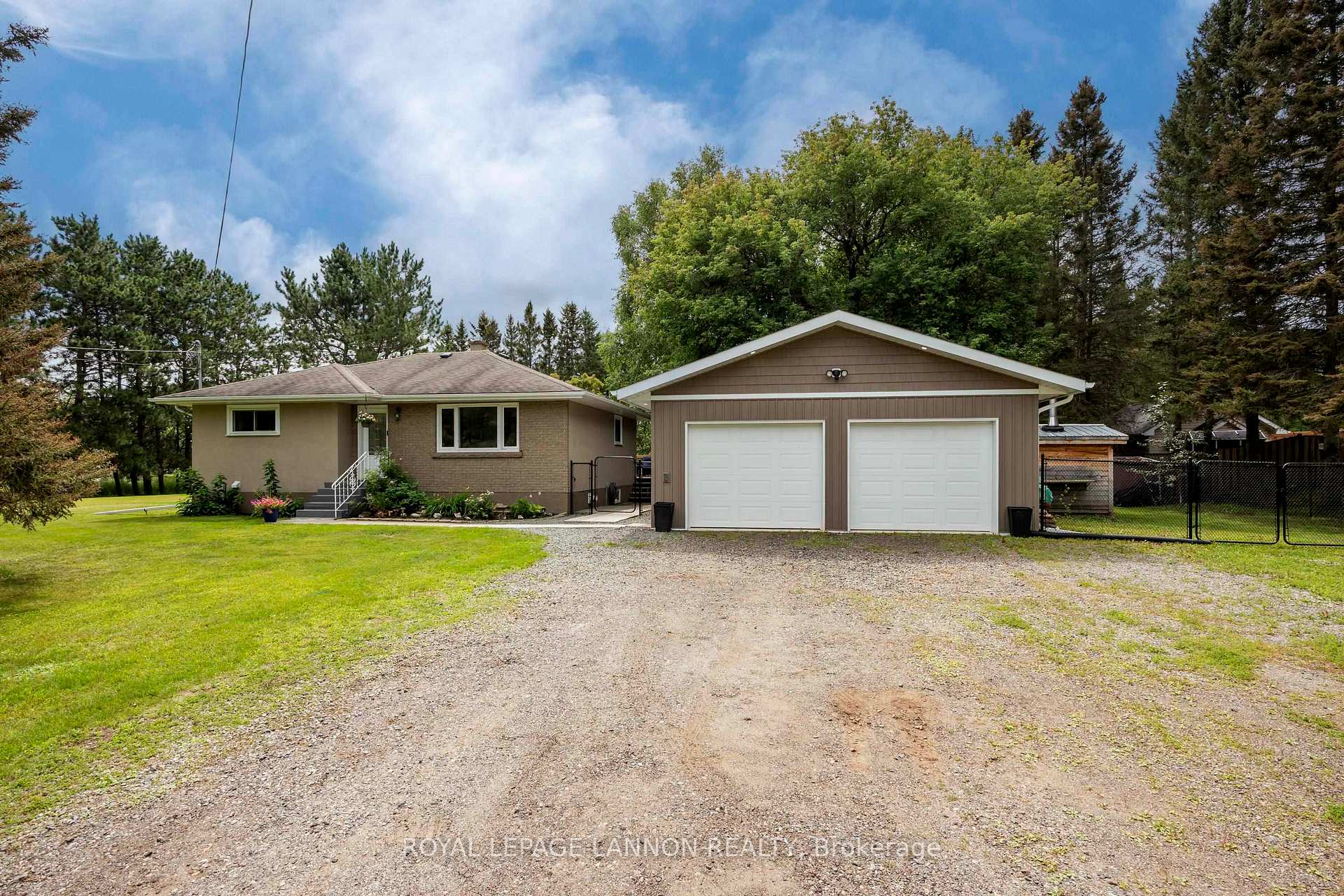Photo 3 of 2312 Rosslyn Road, Thunder Bay, Rosslyn Road — HOMEH