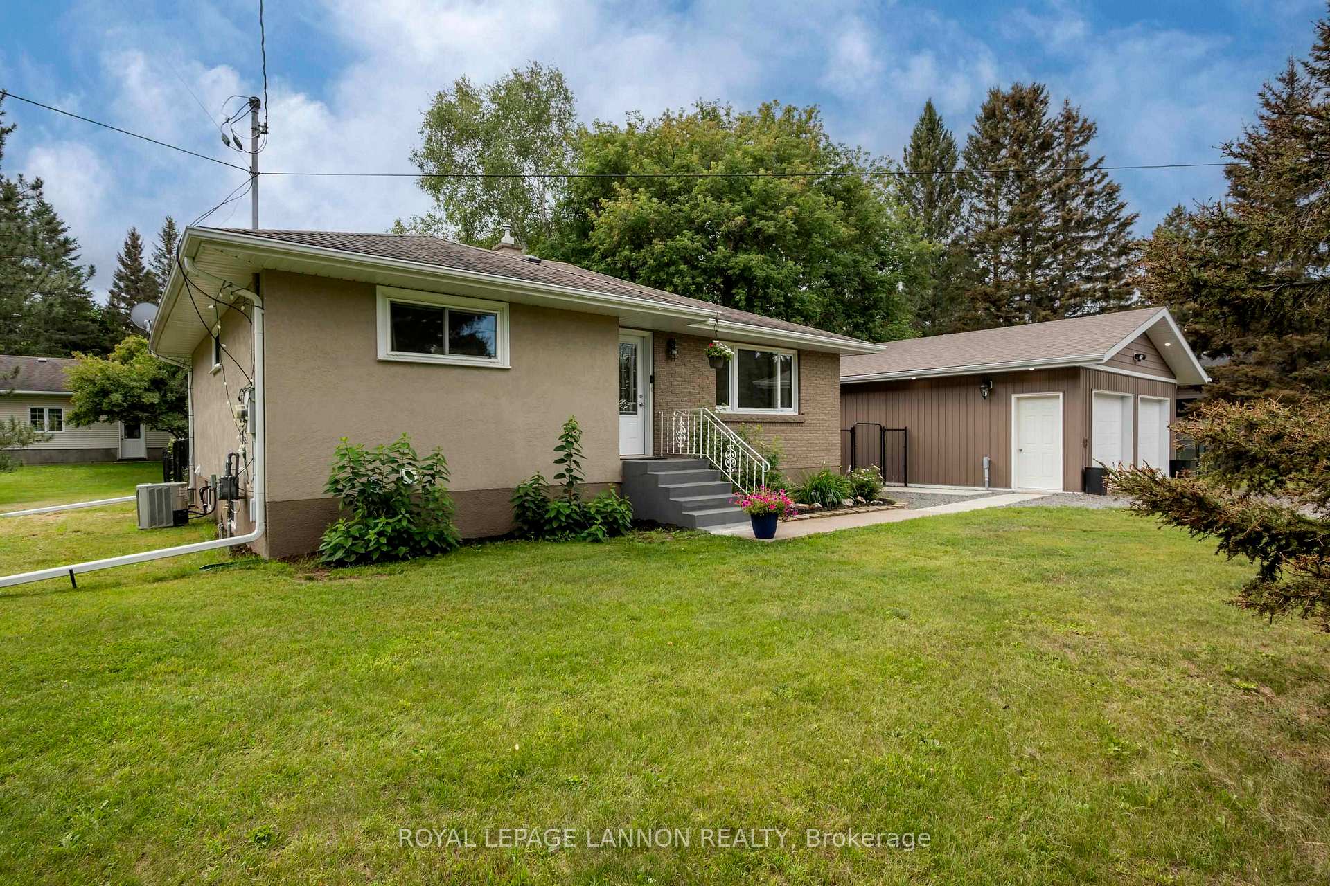 Photo 6 of 2312 Rosslyn Road, Thunder Bay, Rosslyn Road — HOMEH